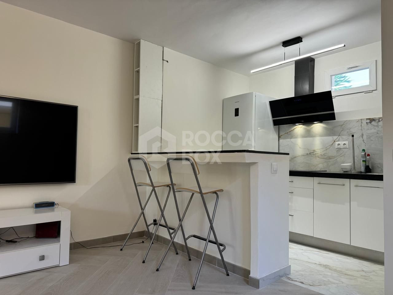 Luxurious Beachside Apartment in Estepona's Prestigious Hacienda Beach