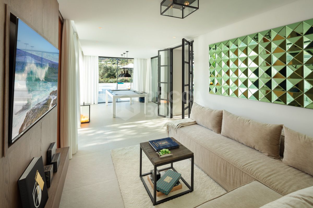 Contemporary Golfside Retreat in Nueva Andalucía