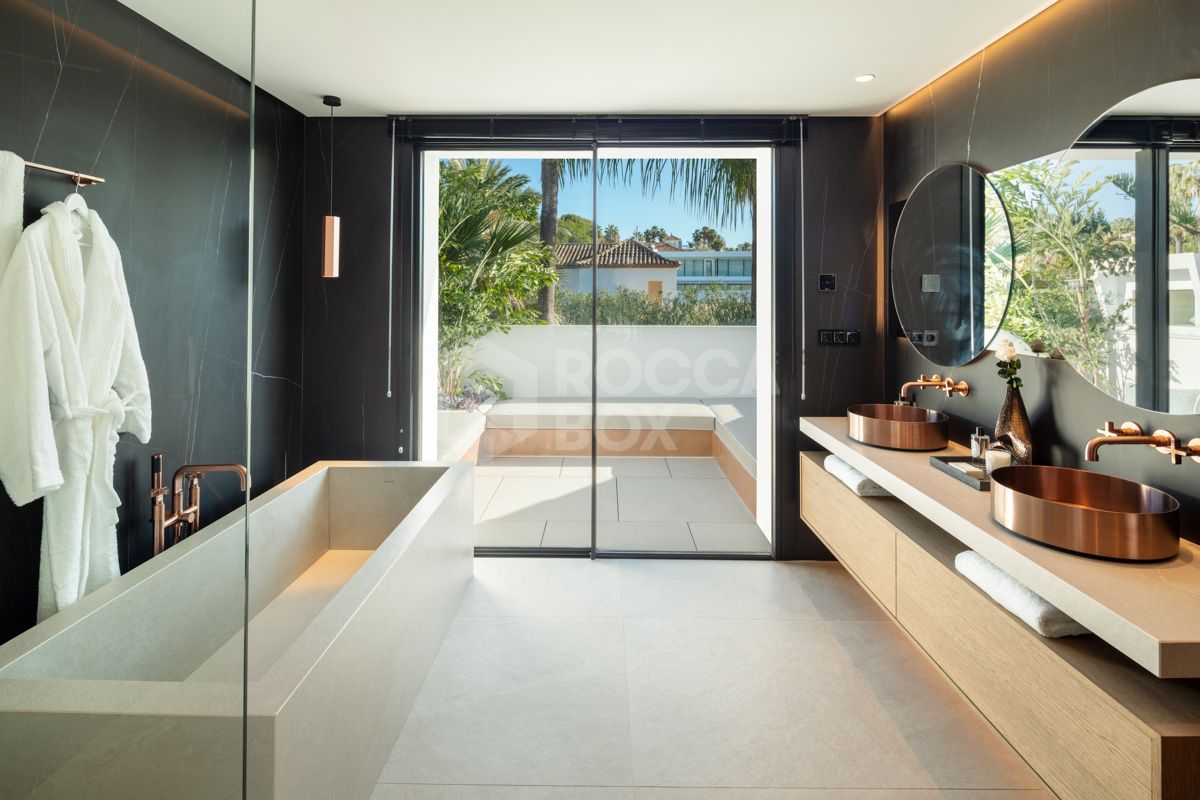 Contemporary Golfside Retreat in Nueva Andalucía