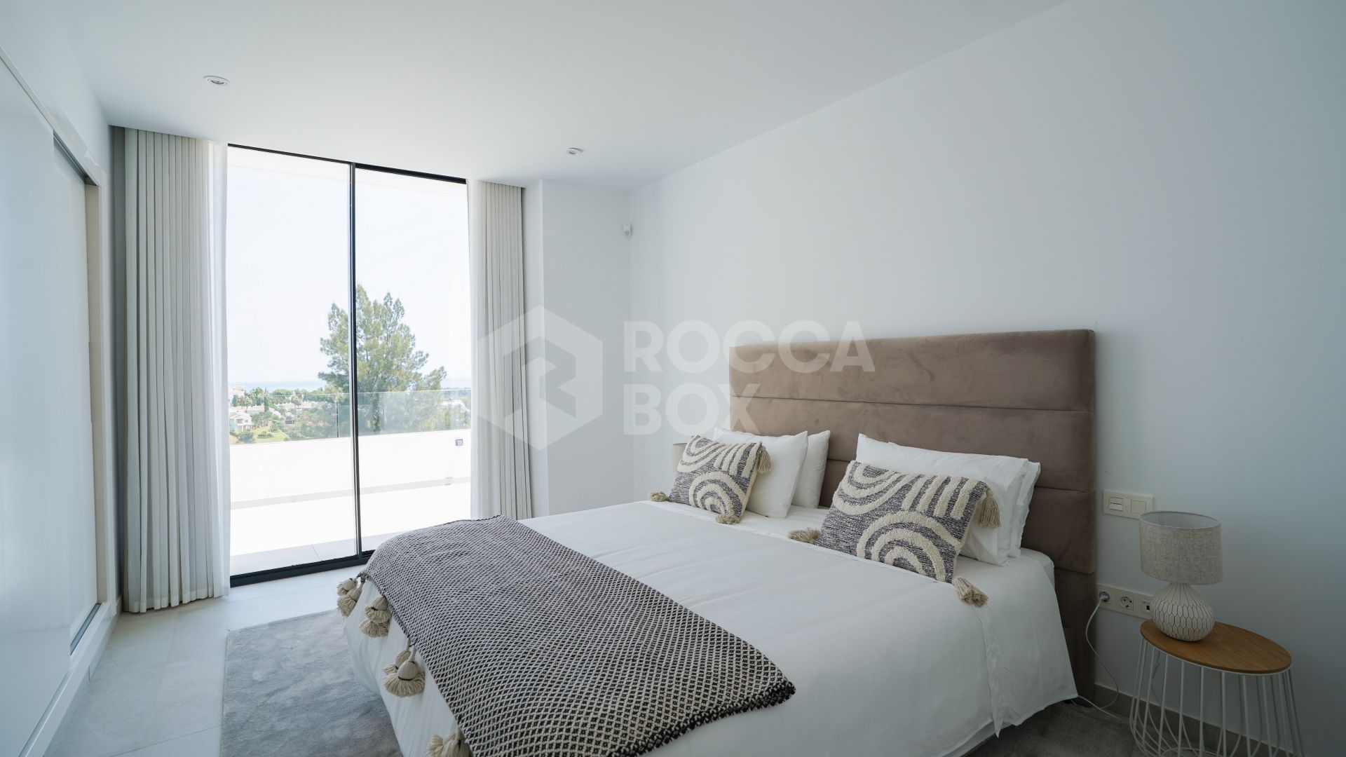 Luxury Villa with Panoramic Views in La Alqueria, Benahavis