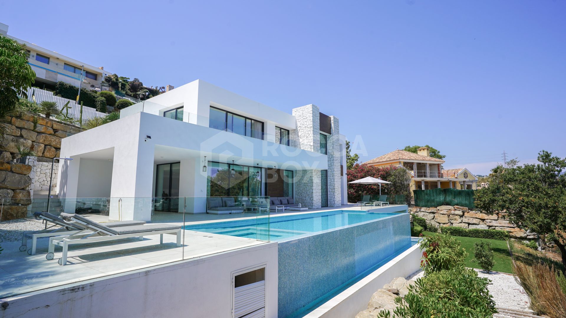 Luxury Villa with Panoramic Views in La Alqueria, Benahavis