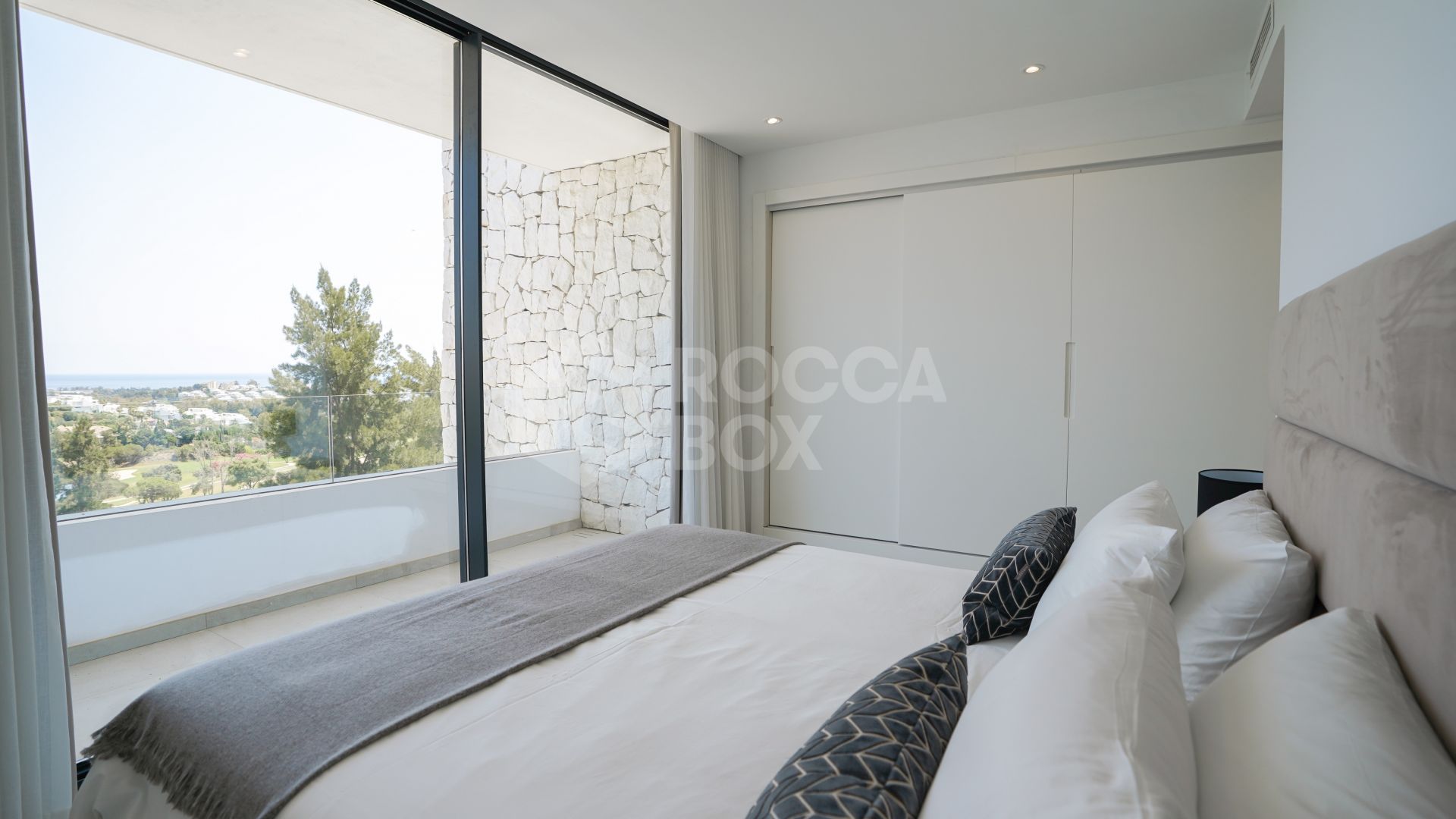 Luxury Villa with Panoramic Views in La Alqueria, Benahavis