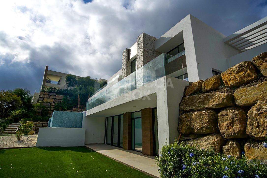 Luxury Villa with Panoramic Views in La Alqueria, Benahavis