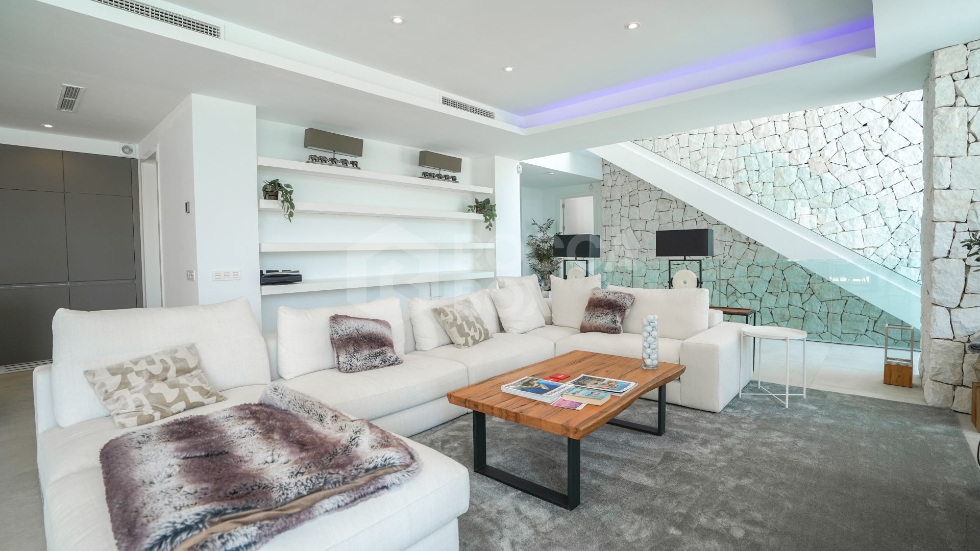 Luxury Villa with Panoramic Views in La Alqueria, Benahavis