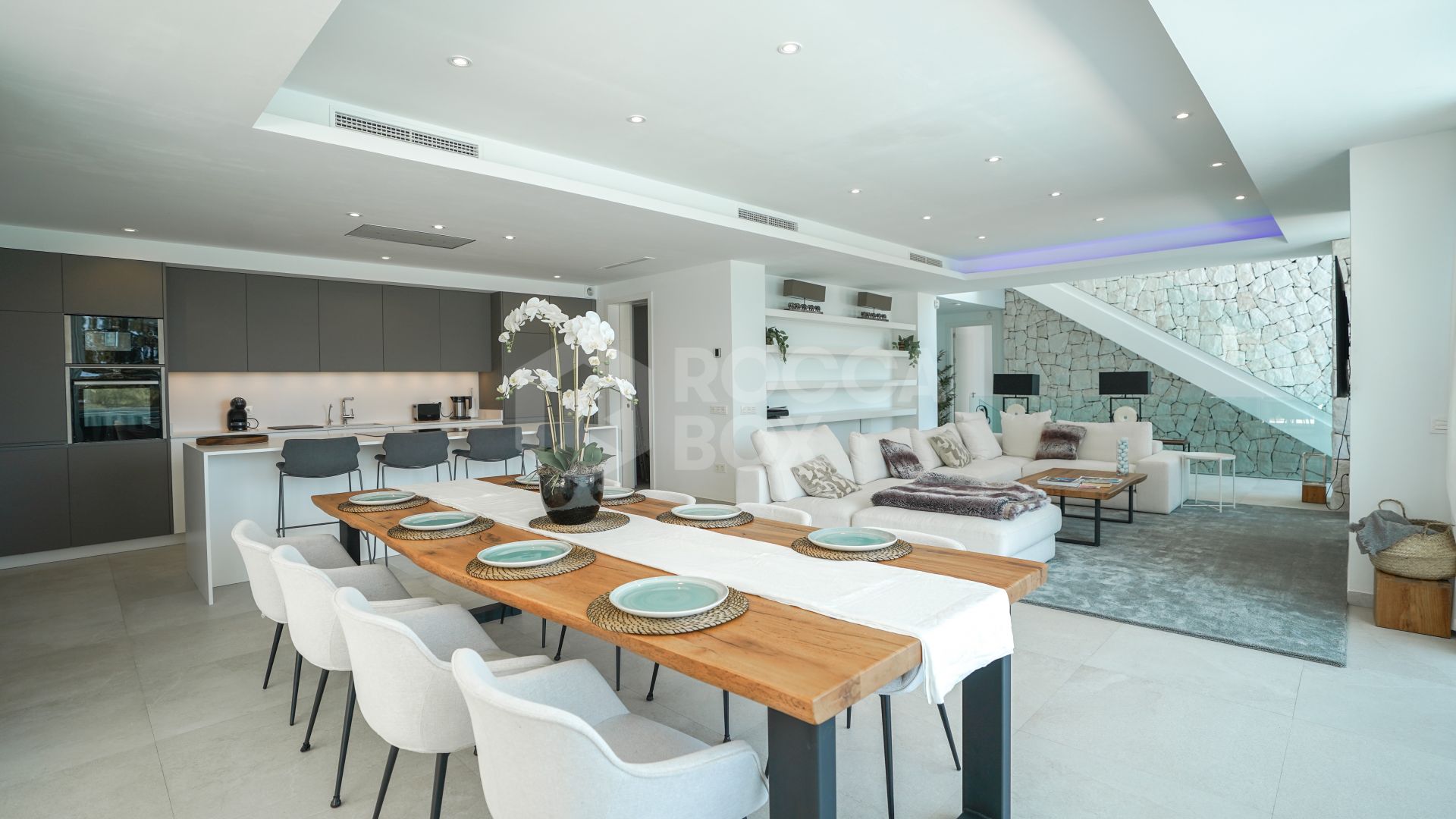 Luxury Villa with Panoramic Views in La Alqueria, Benahavis