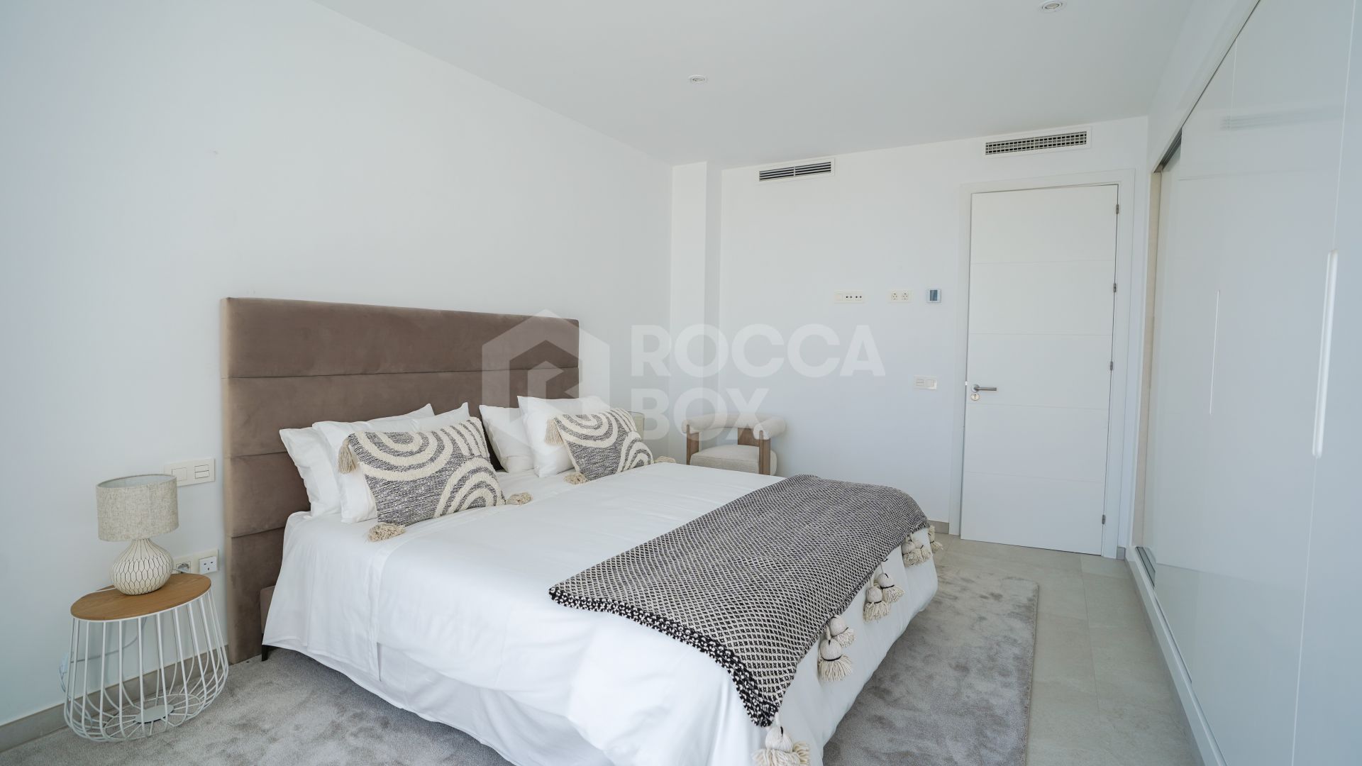 Luxury Villa with Panoramic Views in La Alqueria, Benahavis