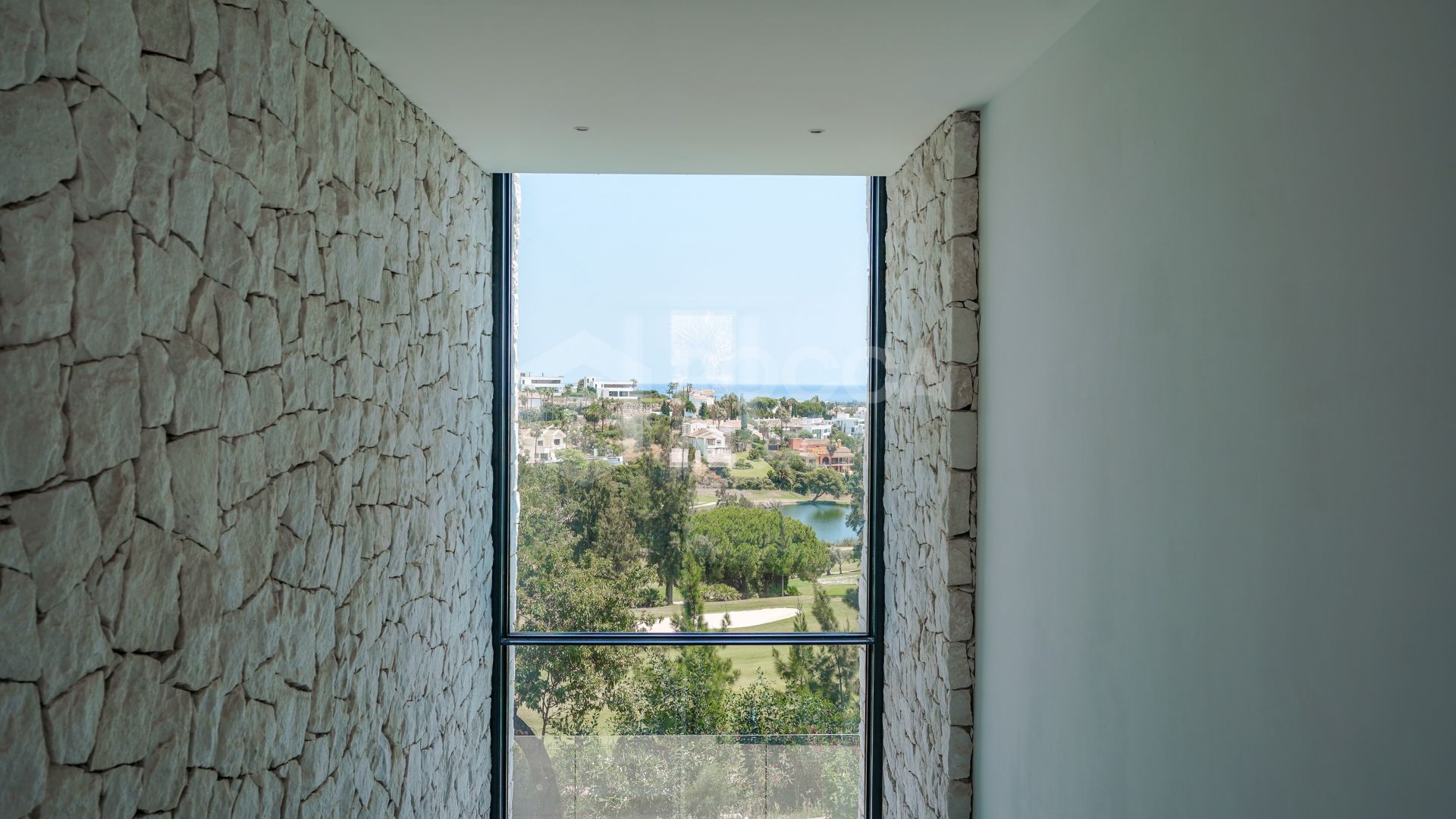 Luxury Villa with Panoramic Views in La Alqueria, Benahavis
