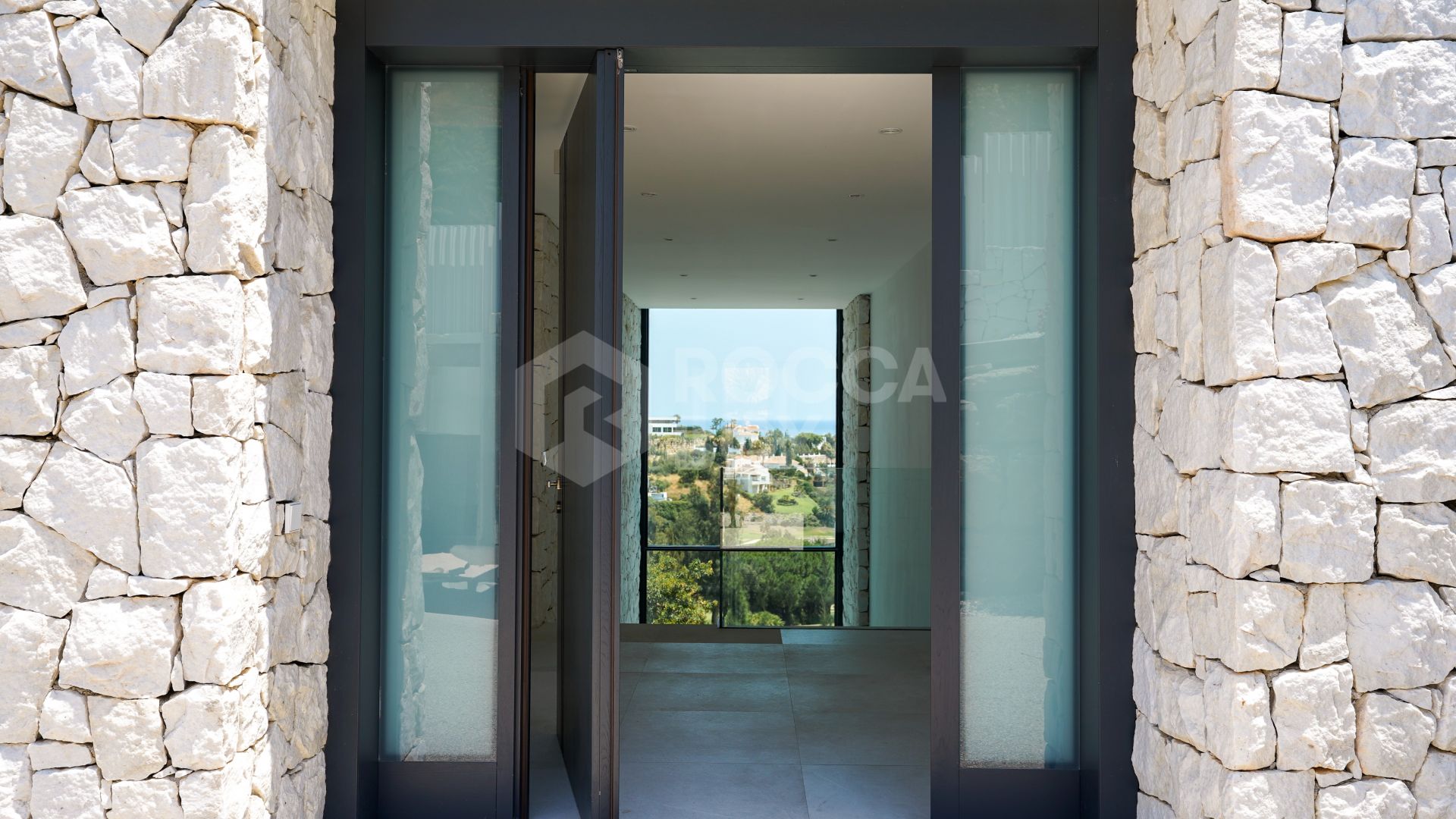 Luxury Villa with Panoramic Views in La Alqueria, Benahavis
