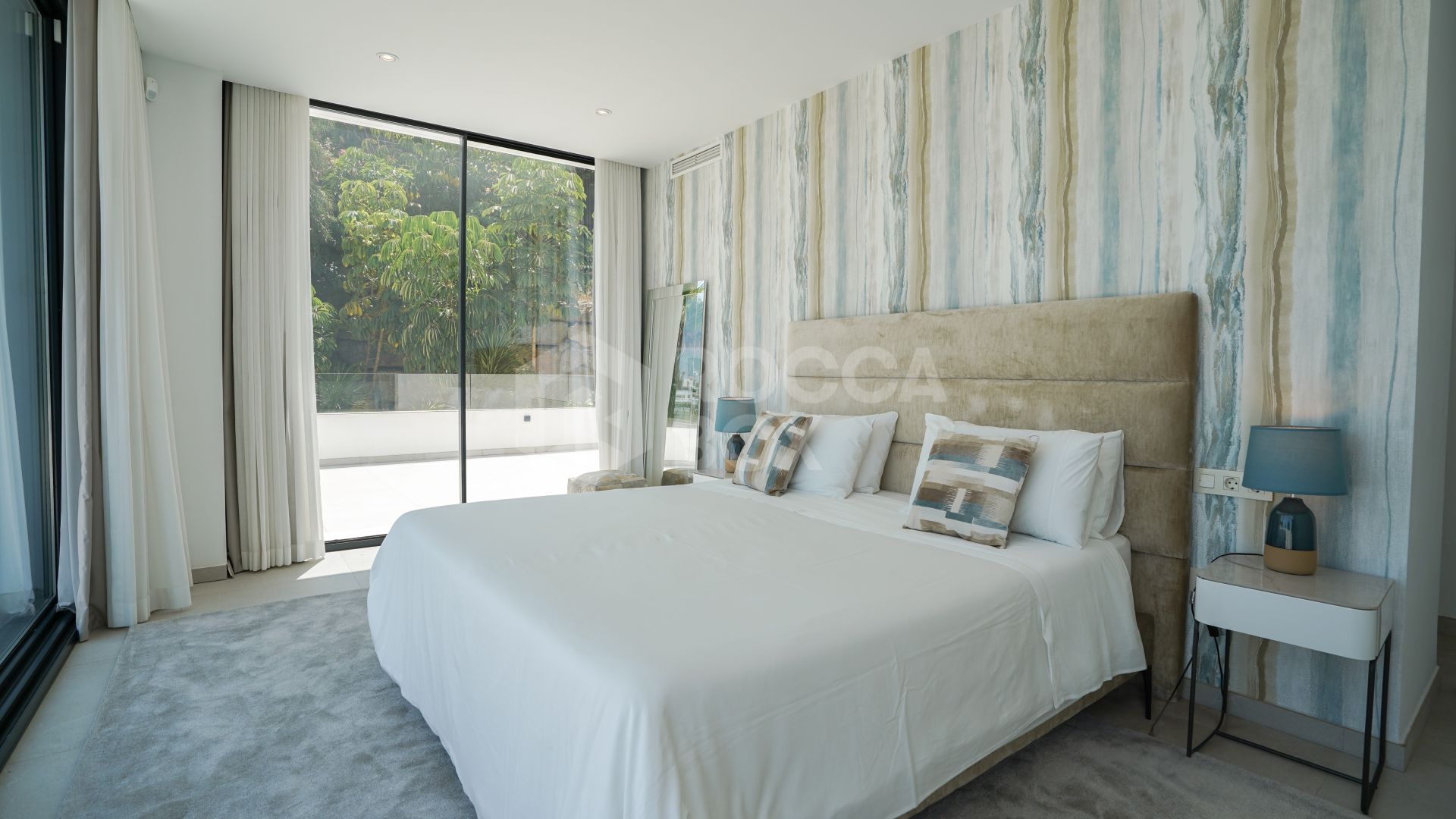 Luxury Villa with Panoramic Views in La Alqueria, Benahavis