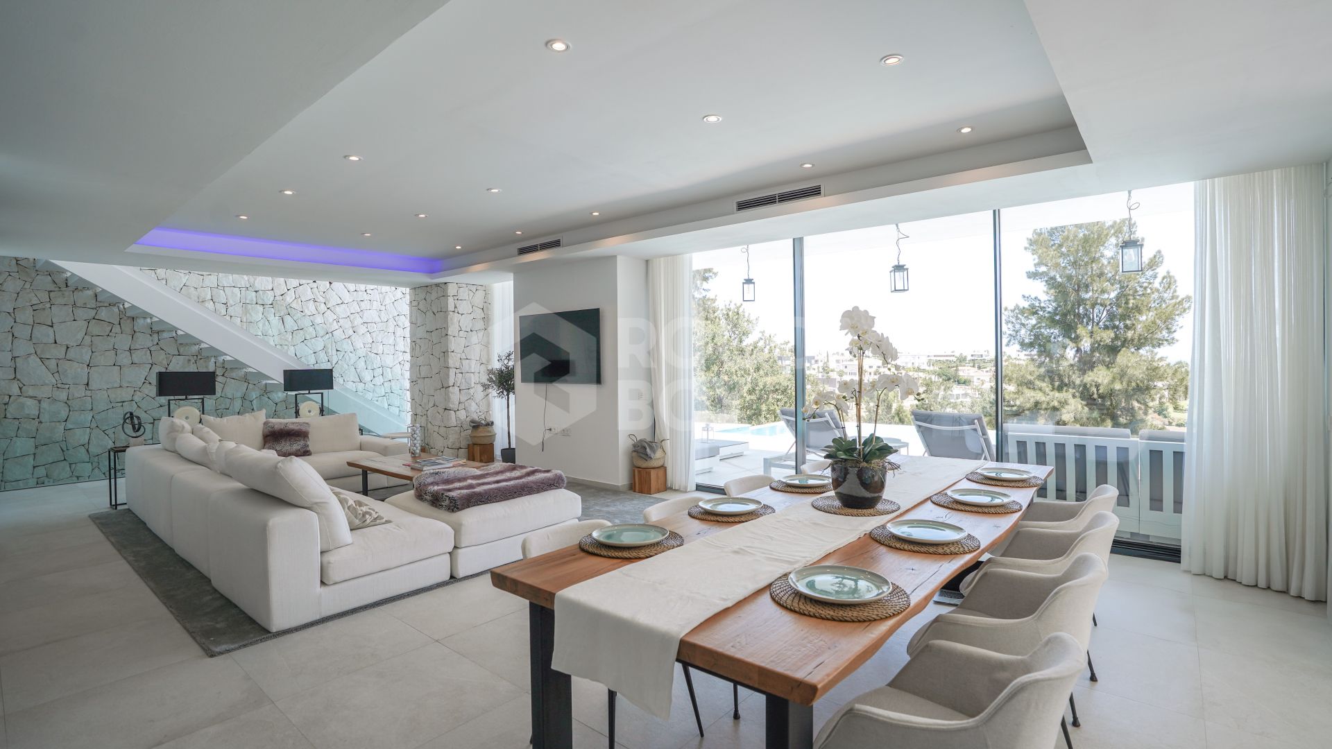 Luxury Villa with Panoramic Views in La Alqueria, Benahavis