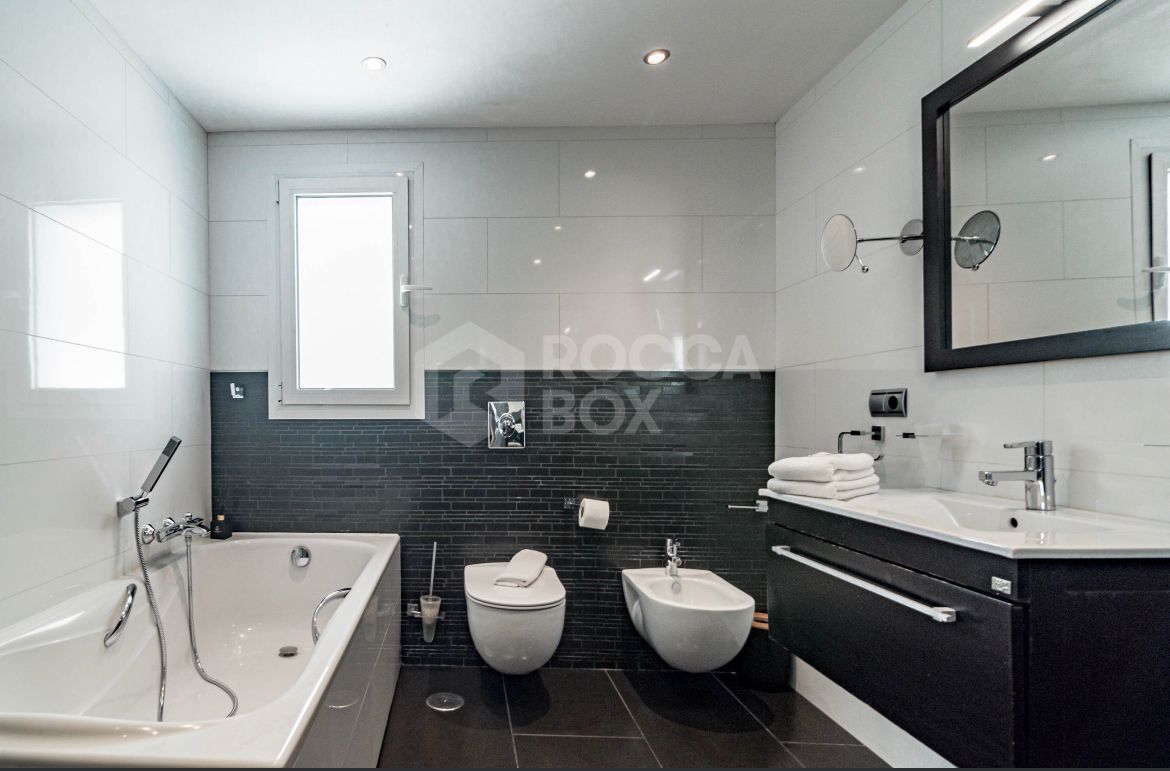 Luxurious Beachside Apartment in Puerto Banus, Marbella