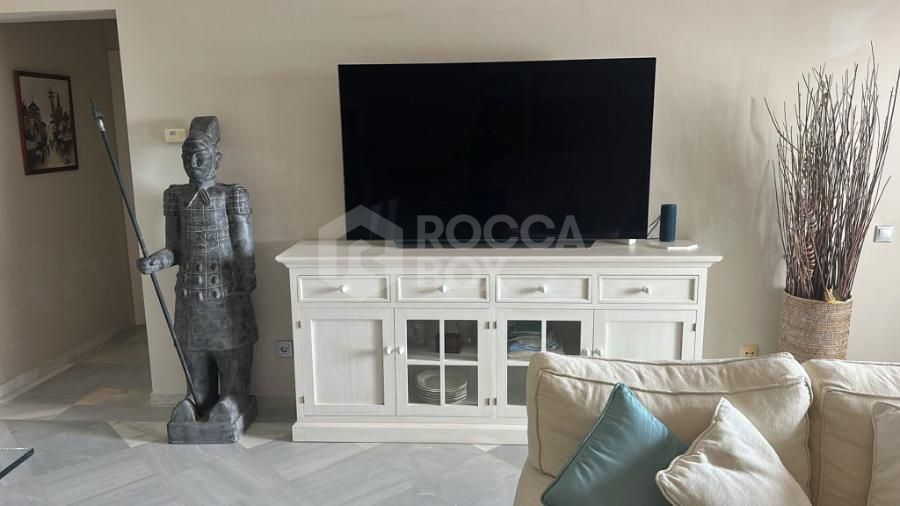 Apartment with sea views in La Heredia, Benahavis