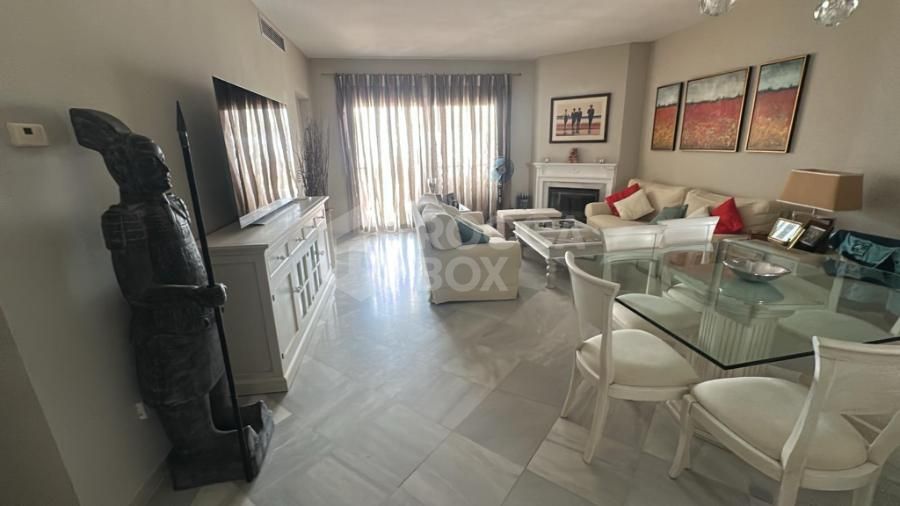 Apartment with sea views in La Heredia, Benahavis