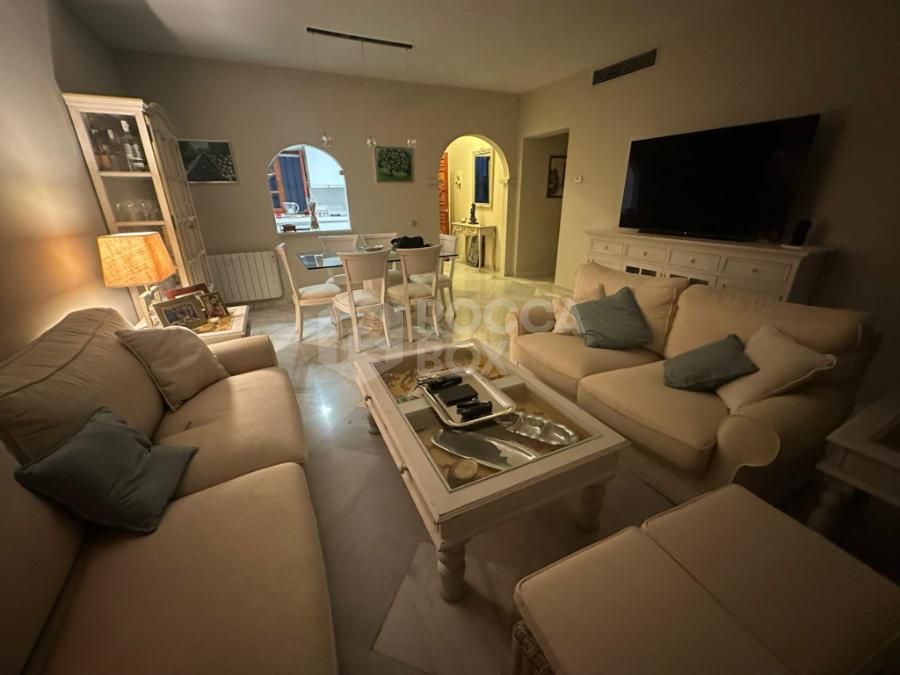 Apartment with sea views in La Heredia, Benahavis