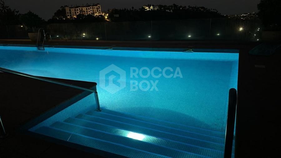 Apartment with sea views in La Heredia, Benahavis