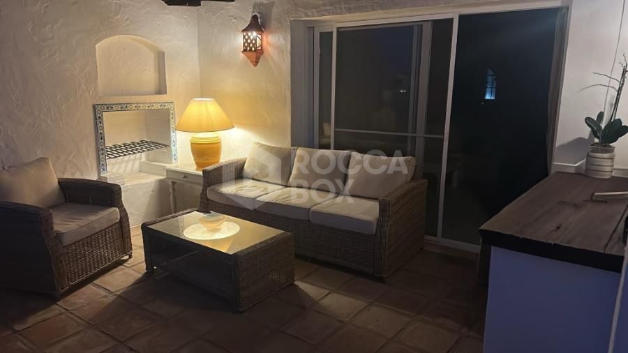 Apartment with sea views in La Heredia, Benahavis