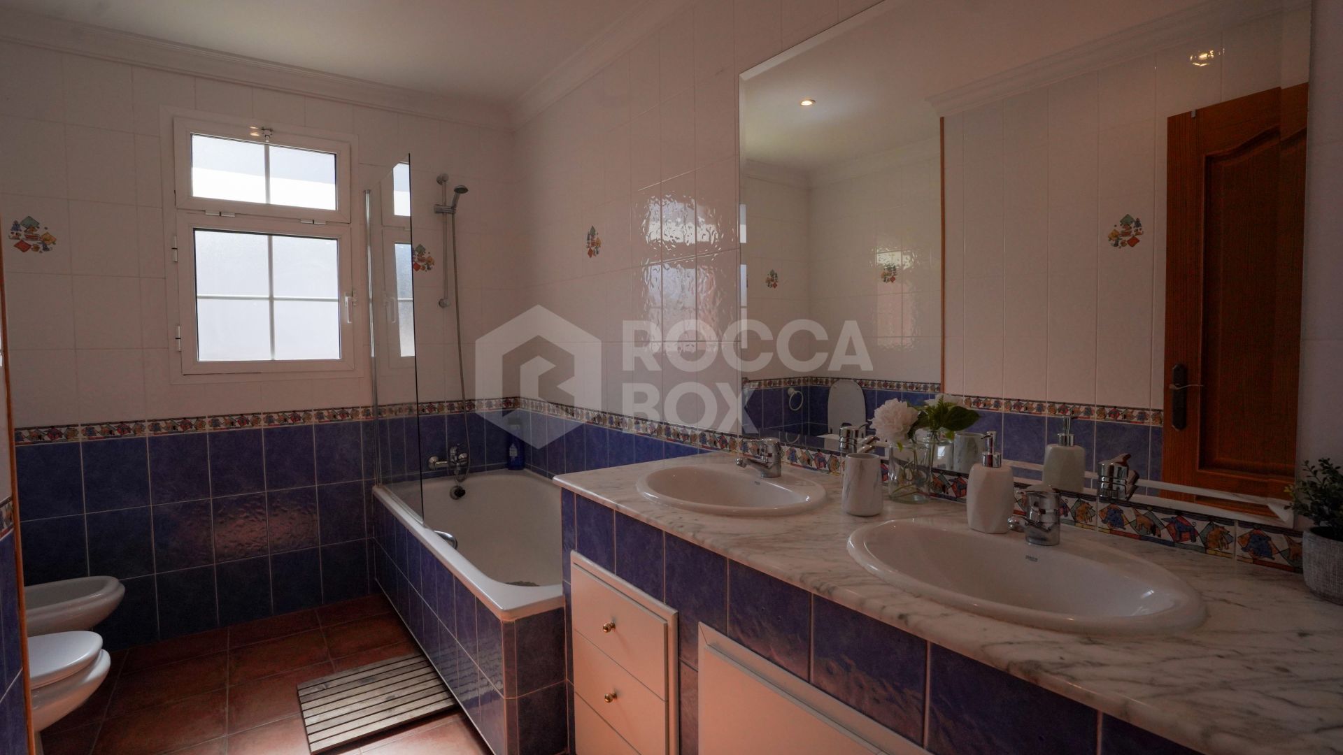 4-Bedroom Villa in Nueva Andalucía – Prime Location & Exceptional Value