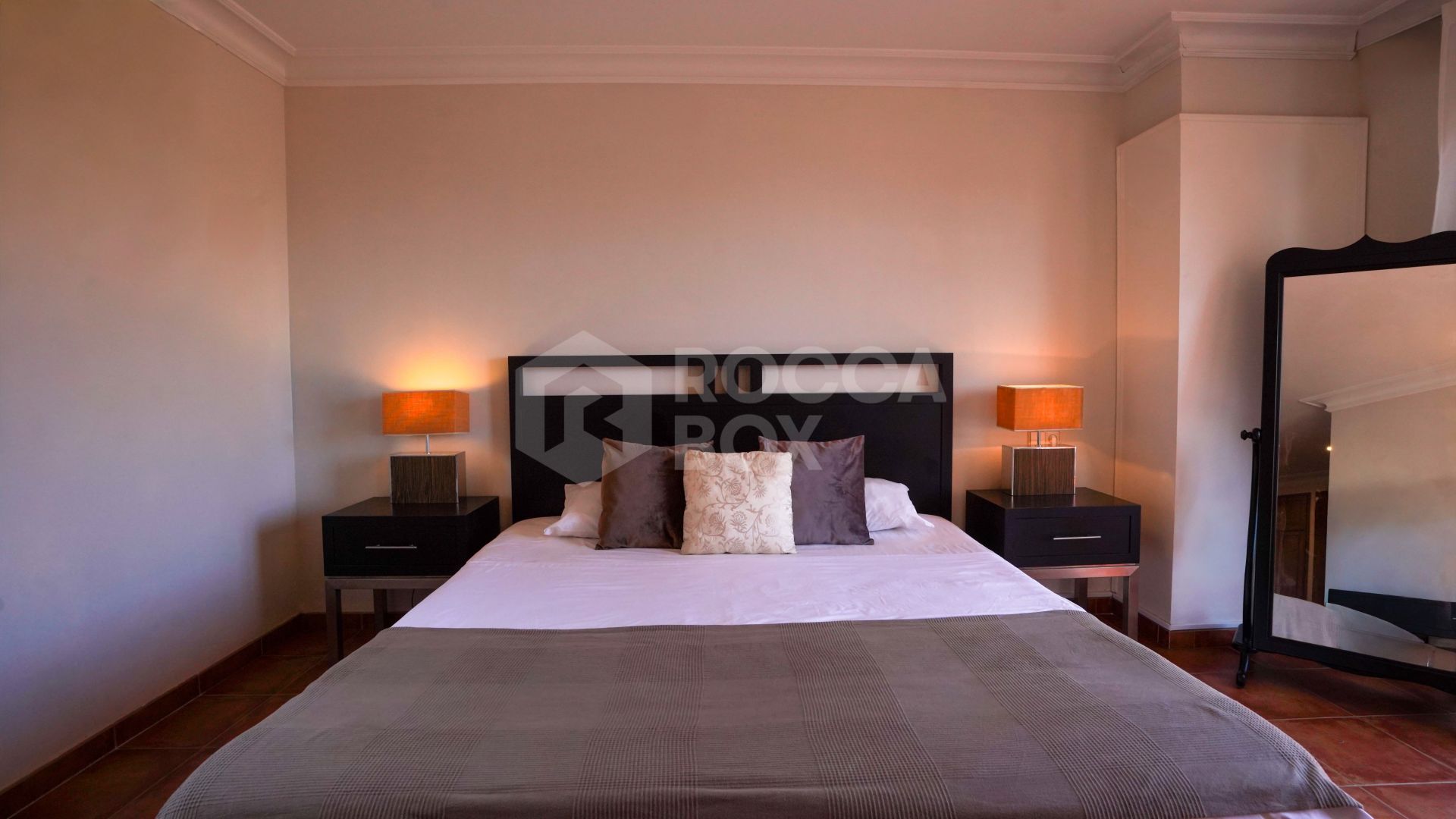 4-Bedroom Villa in Nueva Andalucía – Prime Location & Exceptional Value