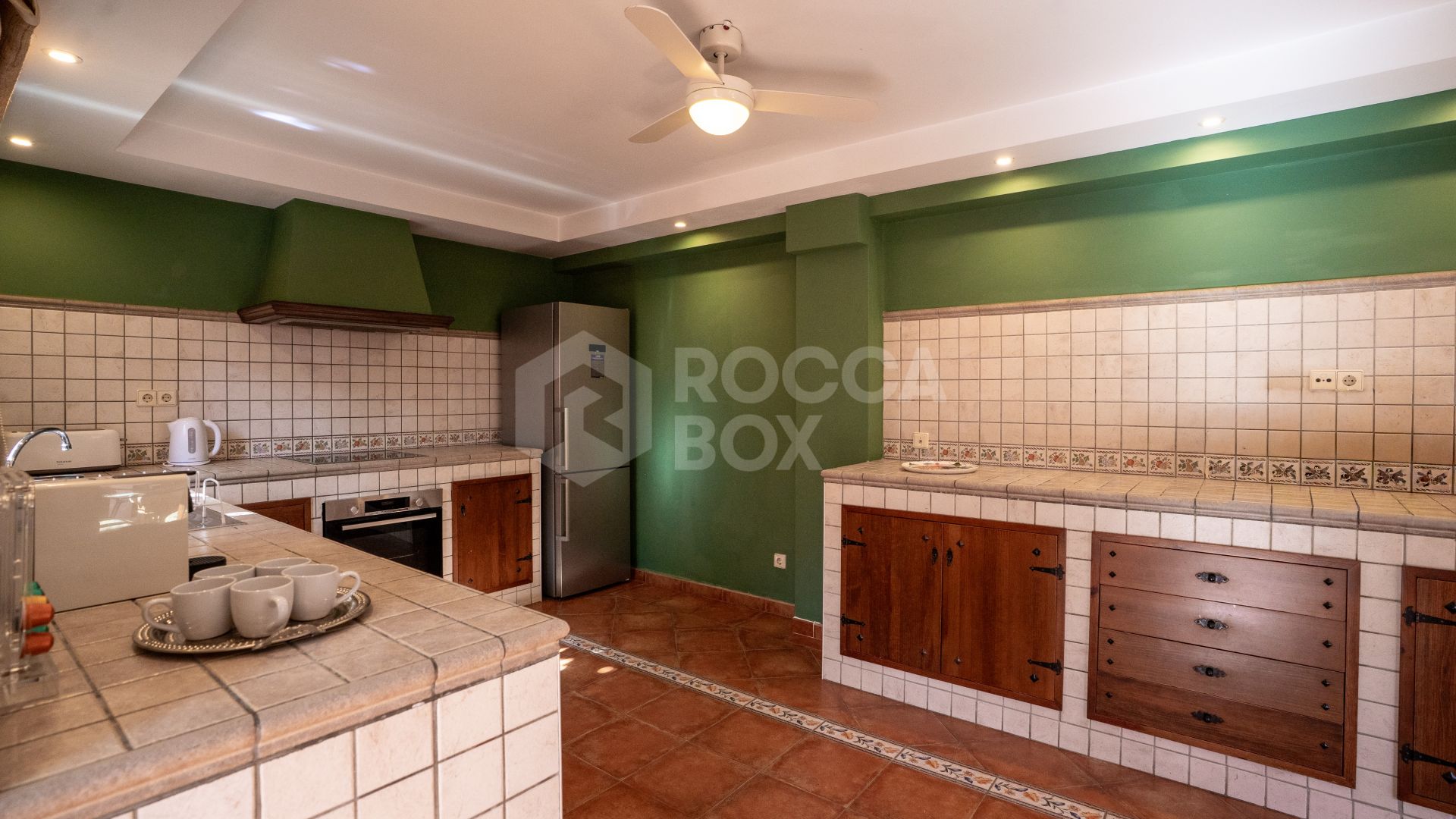 4-Bedroom Villa in Nueva Andalucía – Prime Location & Exceptional Value