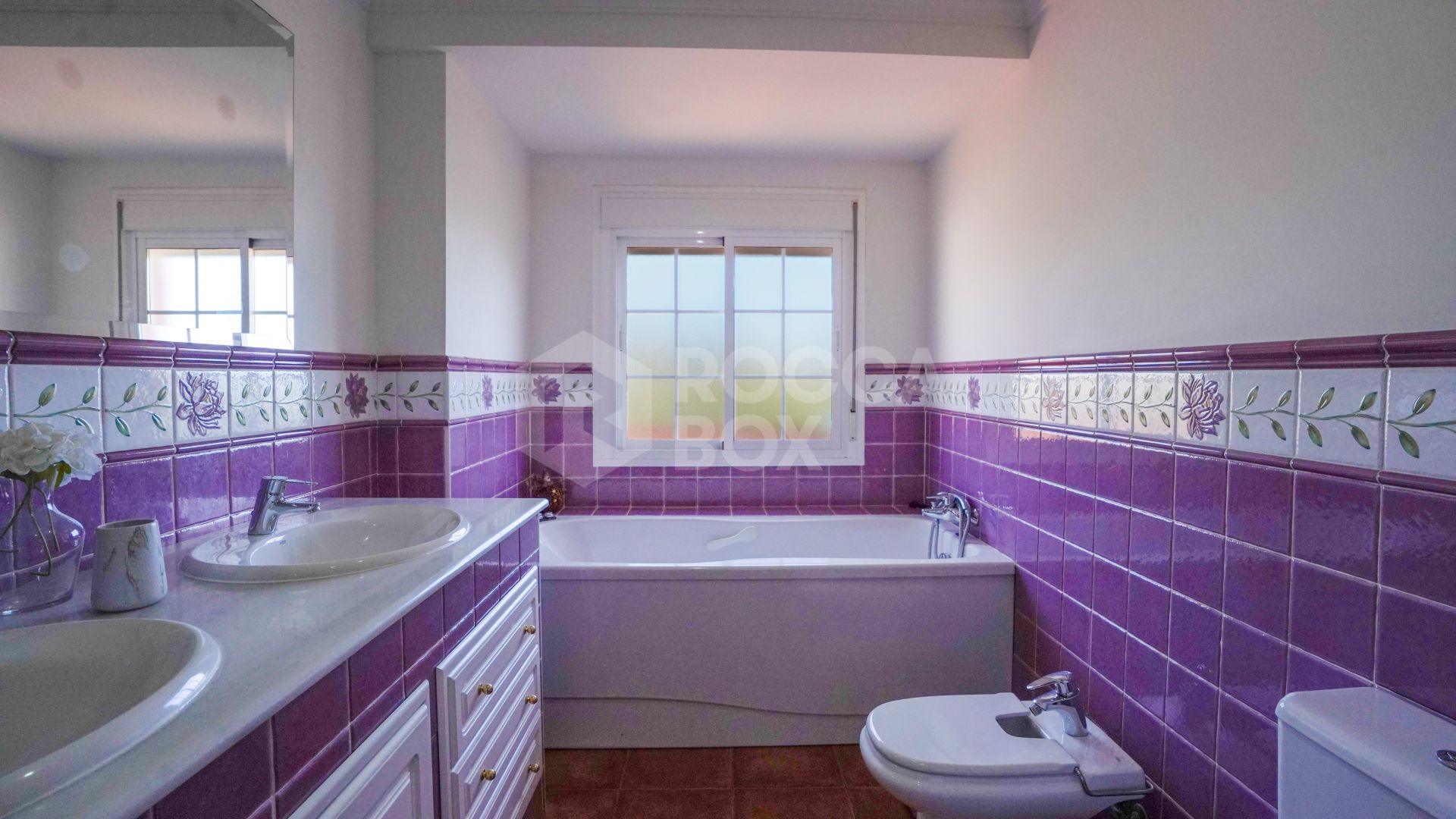 4-Bedroom Villa in Nueva Andalucía – Prime Location & Exceptional Value