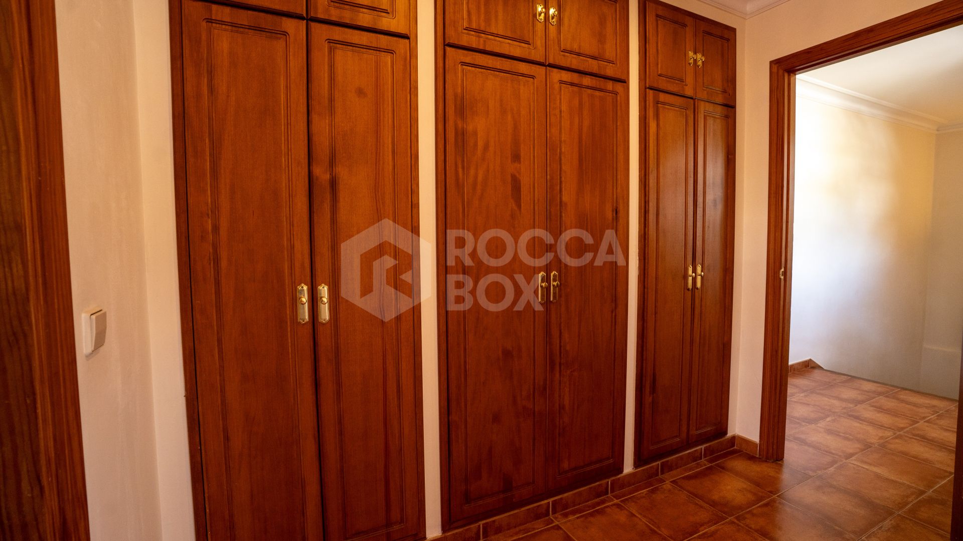 4-Bedroom Villa in Nueva Andalucía – Prime Location & Exceptional Value