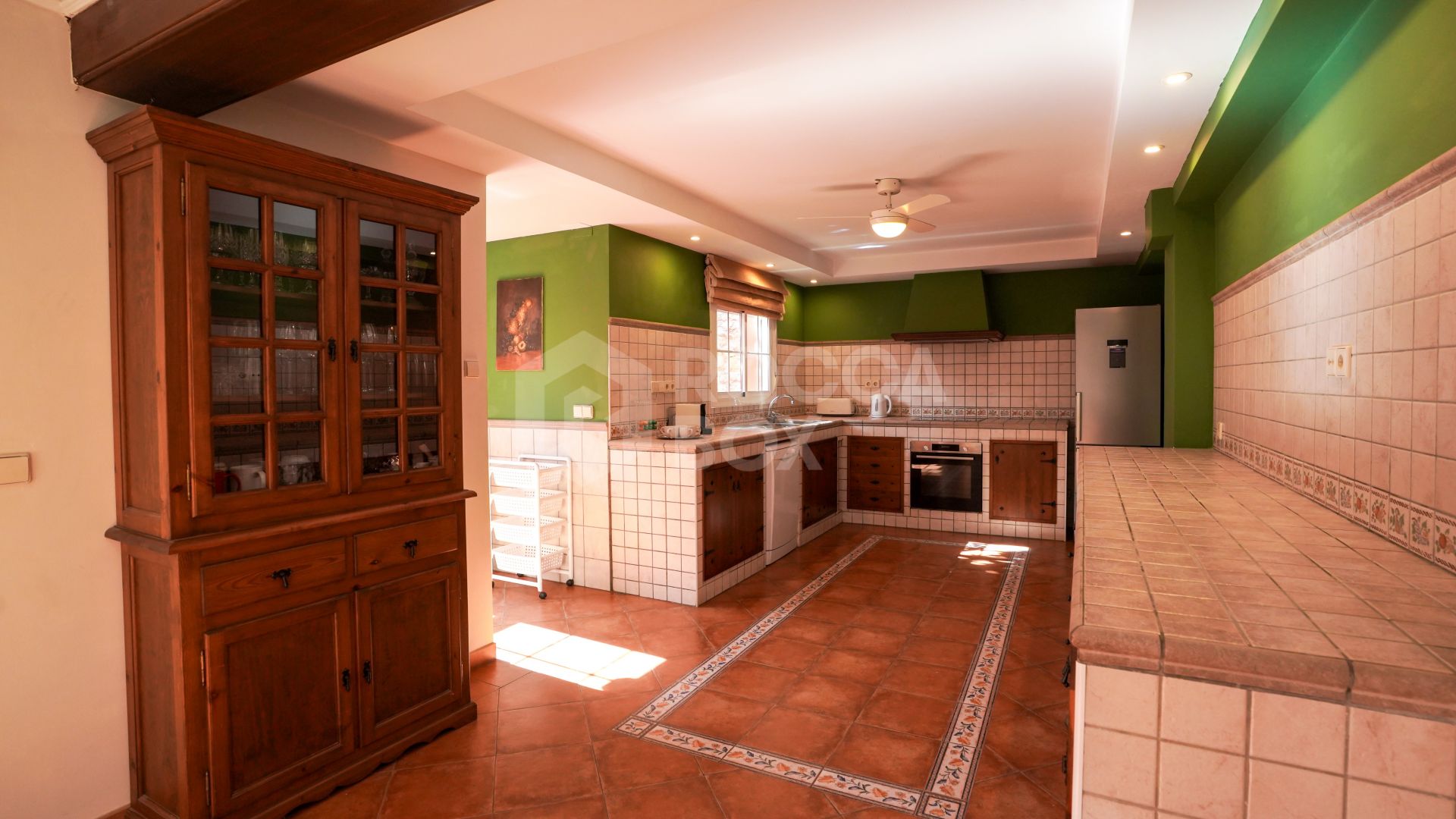 4-Bedroom Villa in Nueva Andalucía – Prime Location & Exceptional Value