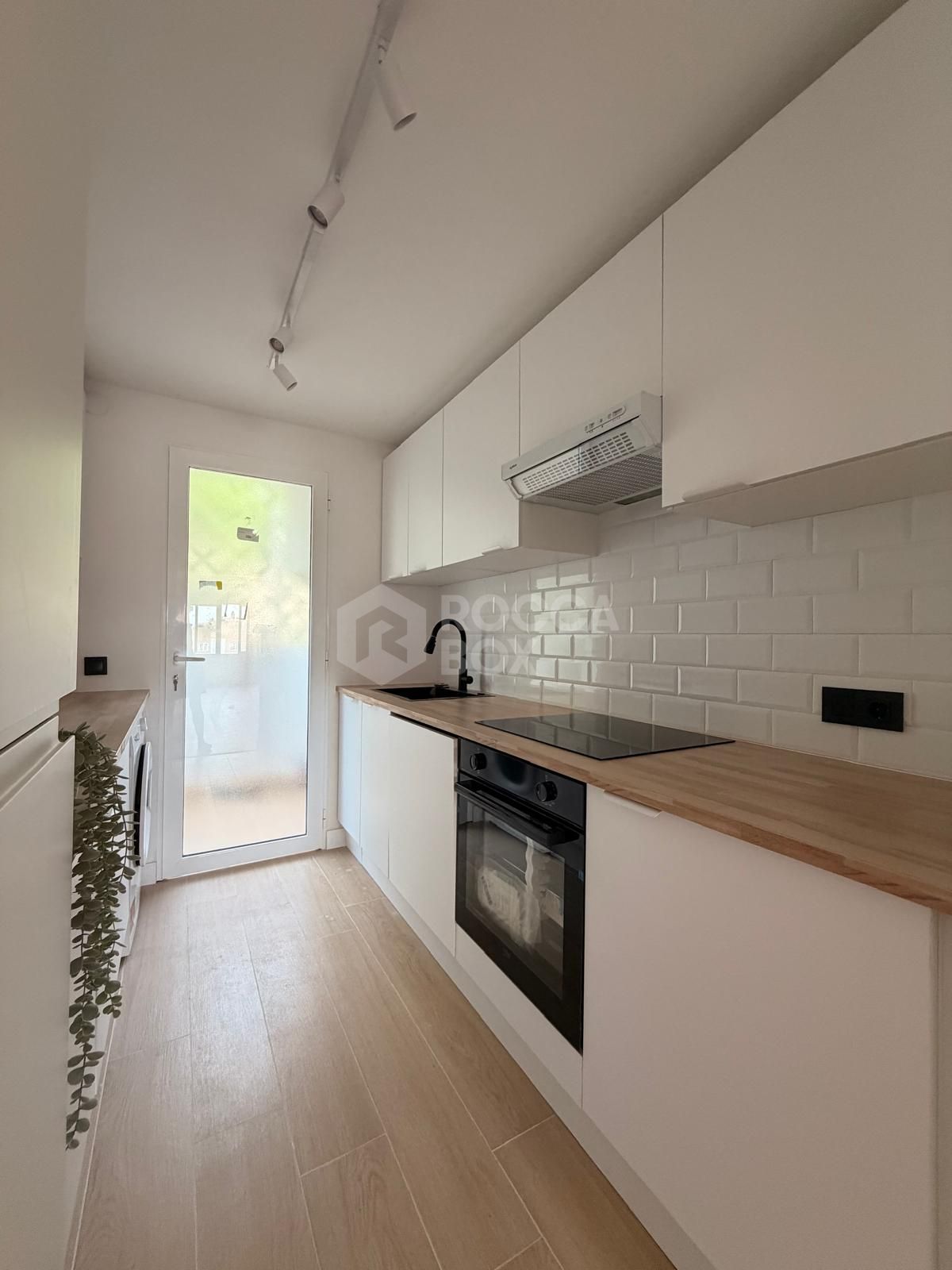 Stunning Renovated 3-Bedroom Apartment with Sea Views in Estepona