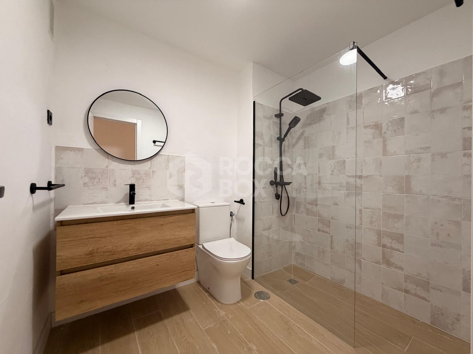 Stunning Renovated 3-Bedroom Apartment with Sea Views in Estepona