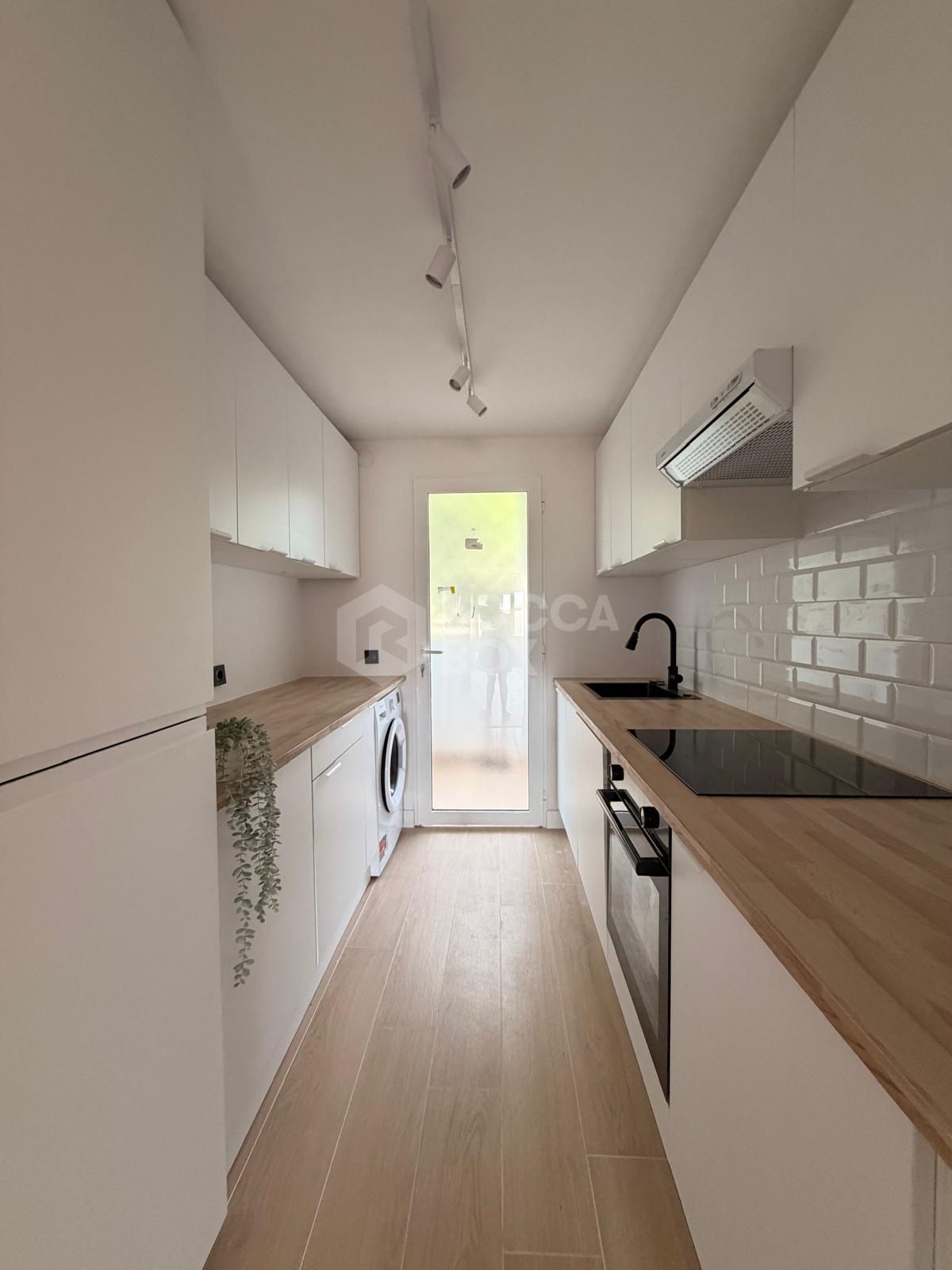 Stunning Renovated 3-Bedroom Apartment with Sea Views in Estepona