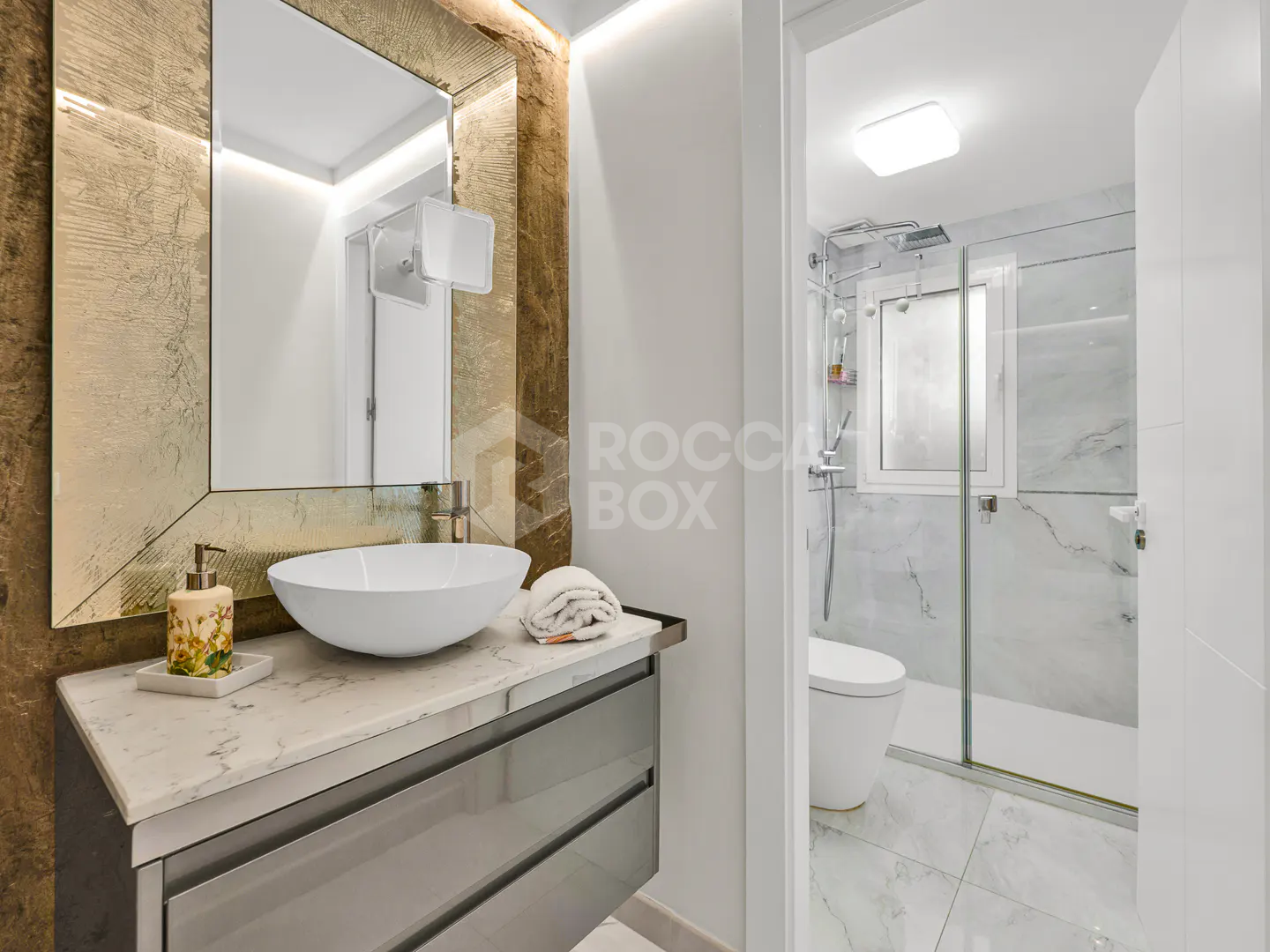 Elegant Modern Villa with Panoramic Sea & Mountain Views in Nueva Andalucía