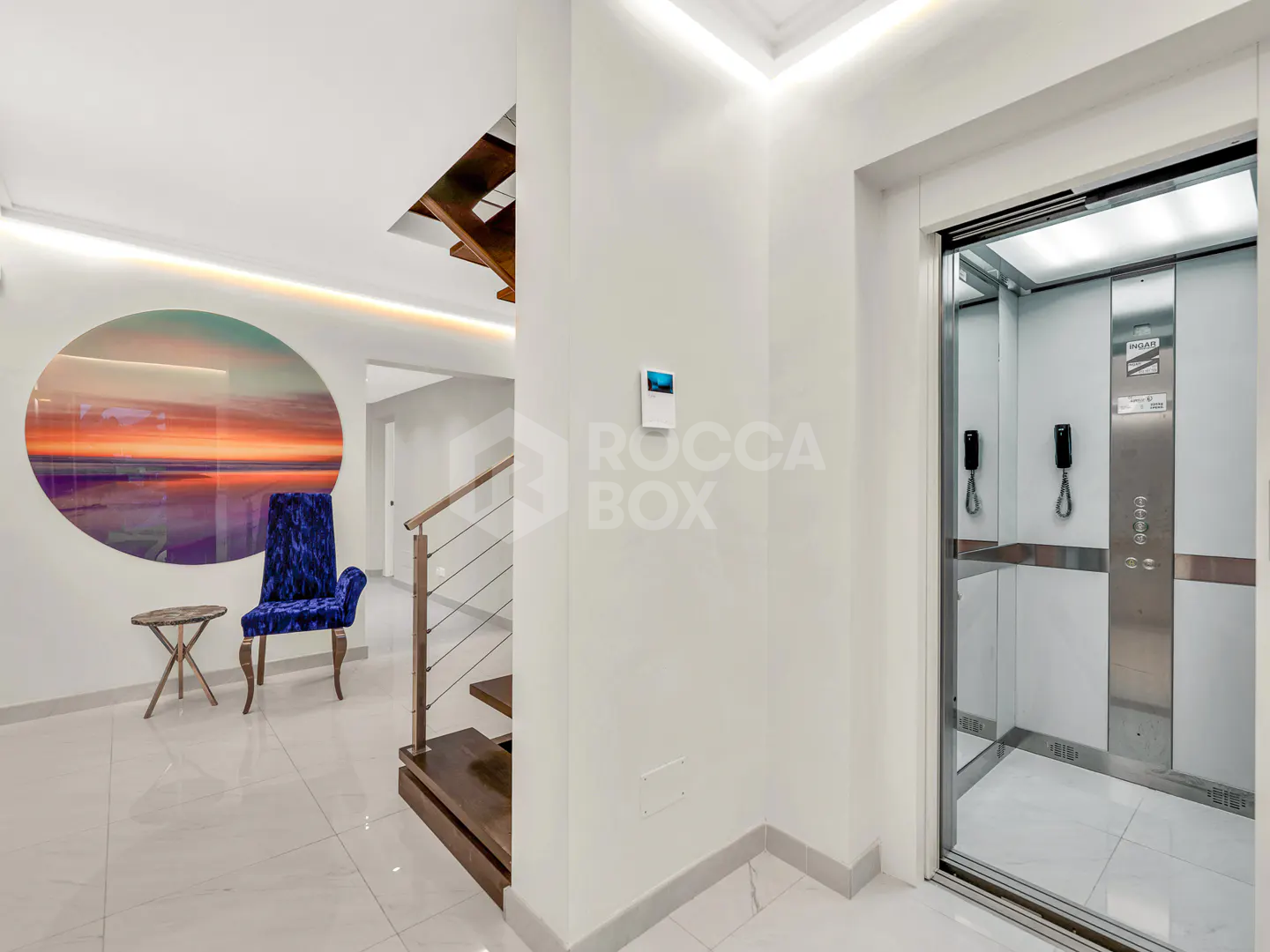 Elegant Modern Villa with Panoramic Sea & Mountain Views in Nueva Andalucía