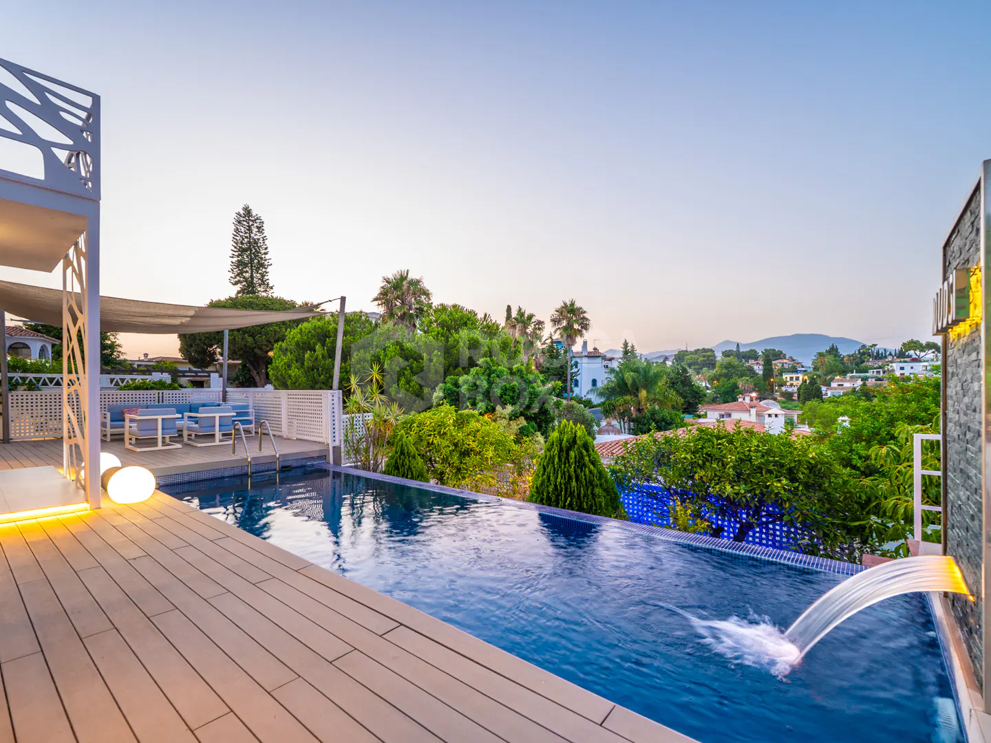 Elegant Modern Villa with Panoramic Sea & Mountain Views in Nueva Andalucía