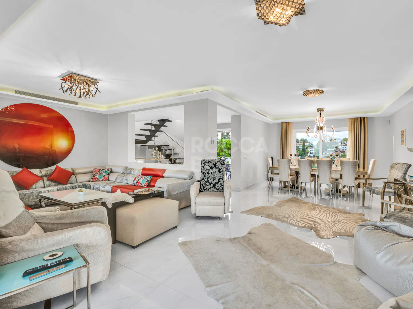 Elegant Modern Villa with Panoramic Sea & Mountain Views in Nueva Andalucía