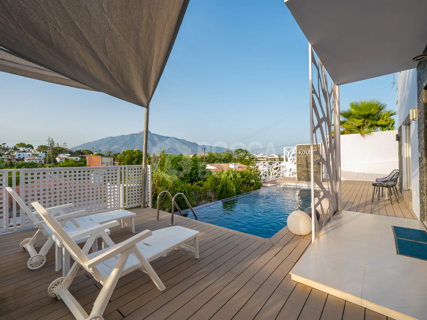 Elegant Modern Villa with Panoramic Sea & Mountain Views in Nueva Andalucía