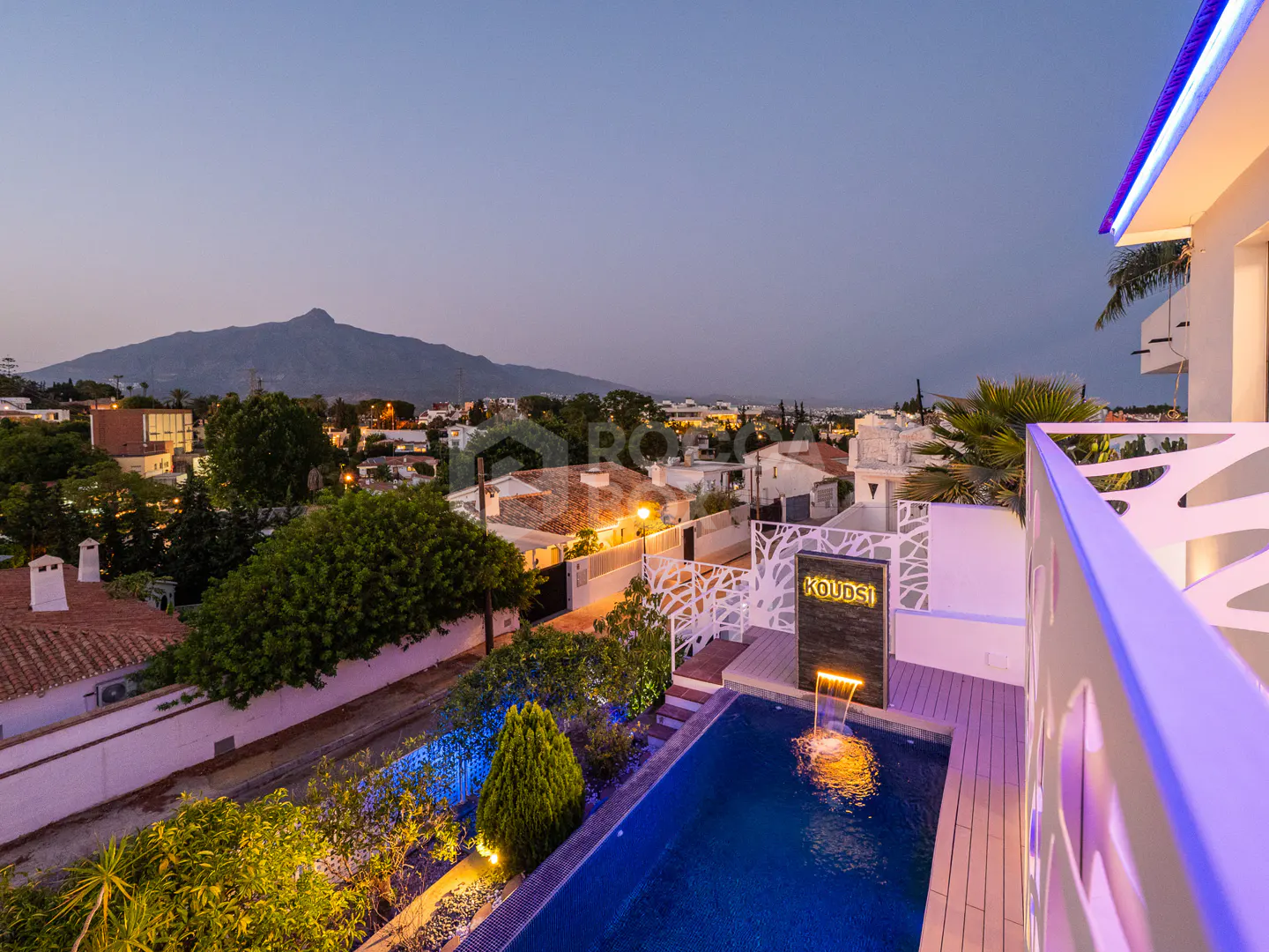 Elegant Modern Villa with Panoramic Sea & Mountain Views in Nueva Andalucía