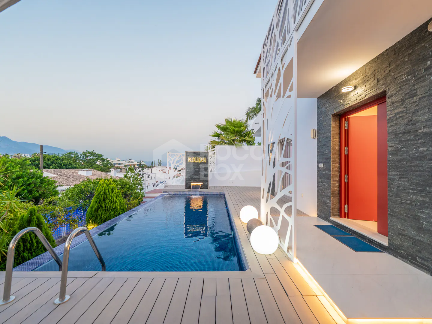 Elegant Modern Villa with Panoramic Sea & Mountain Views in Nueva Andalucía