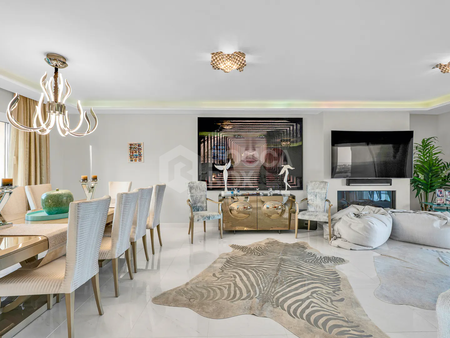 Elegant Modern Villa with Panoramic Sea & Mountain Views in Nueva Andalucía