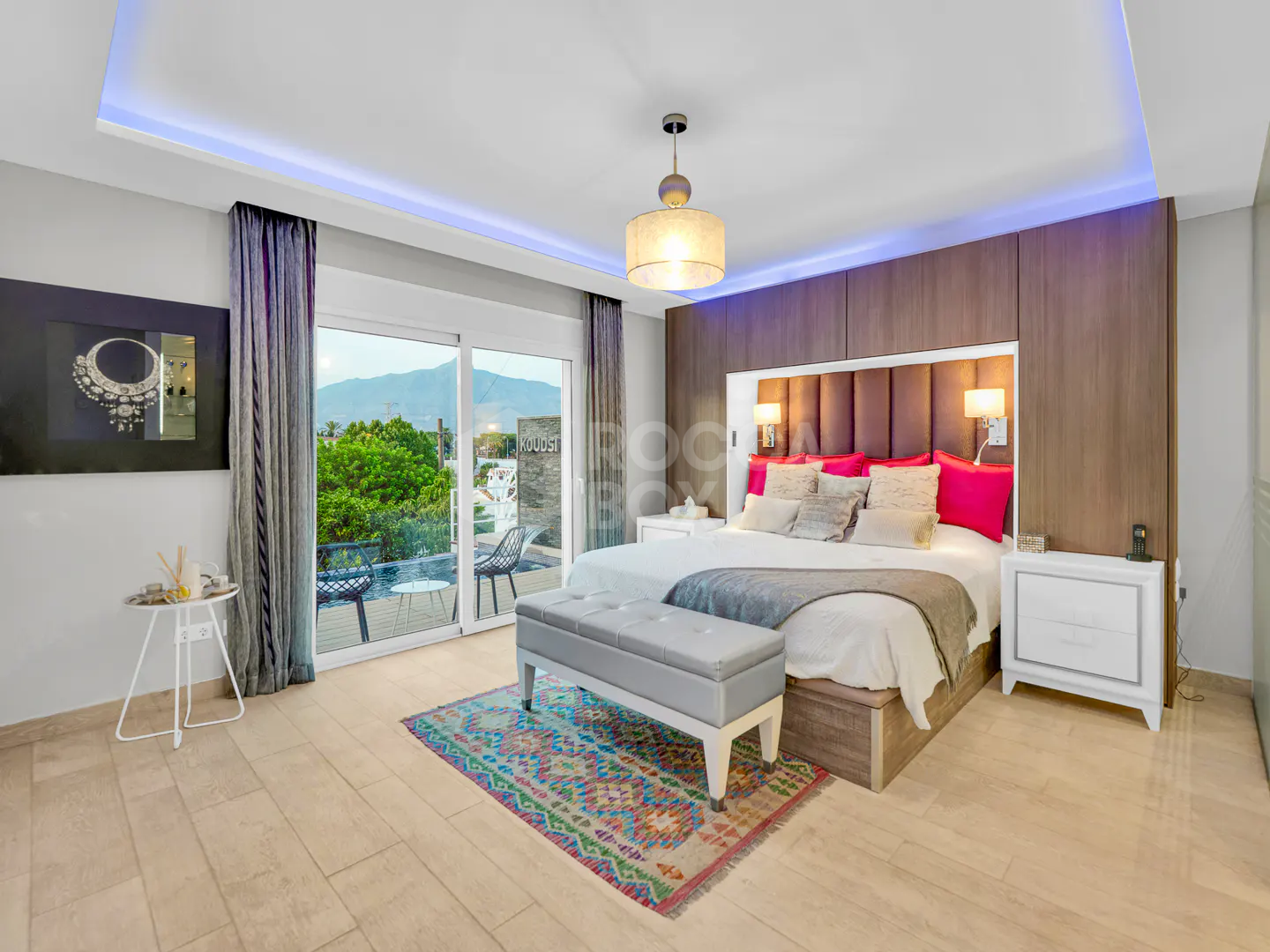 Elegant Modern Villa with Panoramic Sea & Mountain Views in Nueva Andalucía