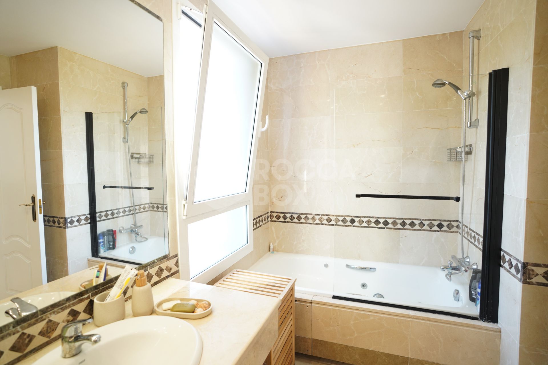 Elegant Townhouse Near Puerto Banús with Terrace, Garage & Pools