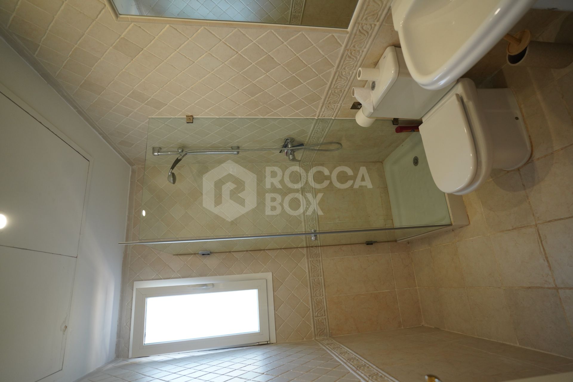 Elegant Townhouse Near Puerto Banús with Terrace, Garage & Pools