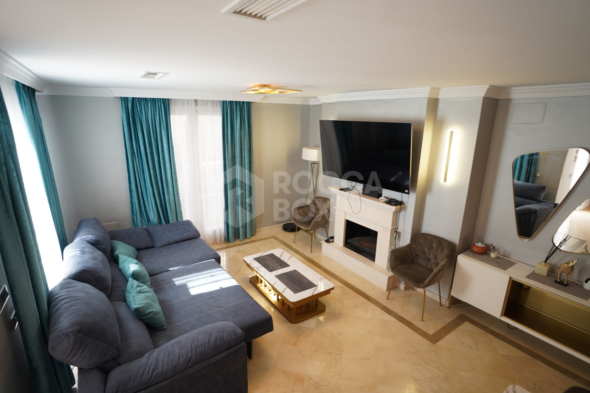 Elegant Townhouse Near Puerto Banús with Terrace, Garage & Pools