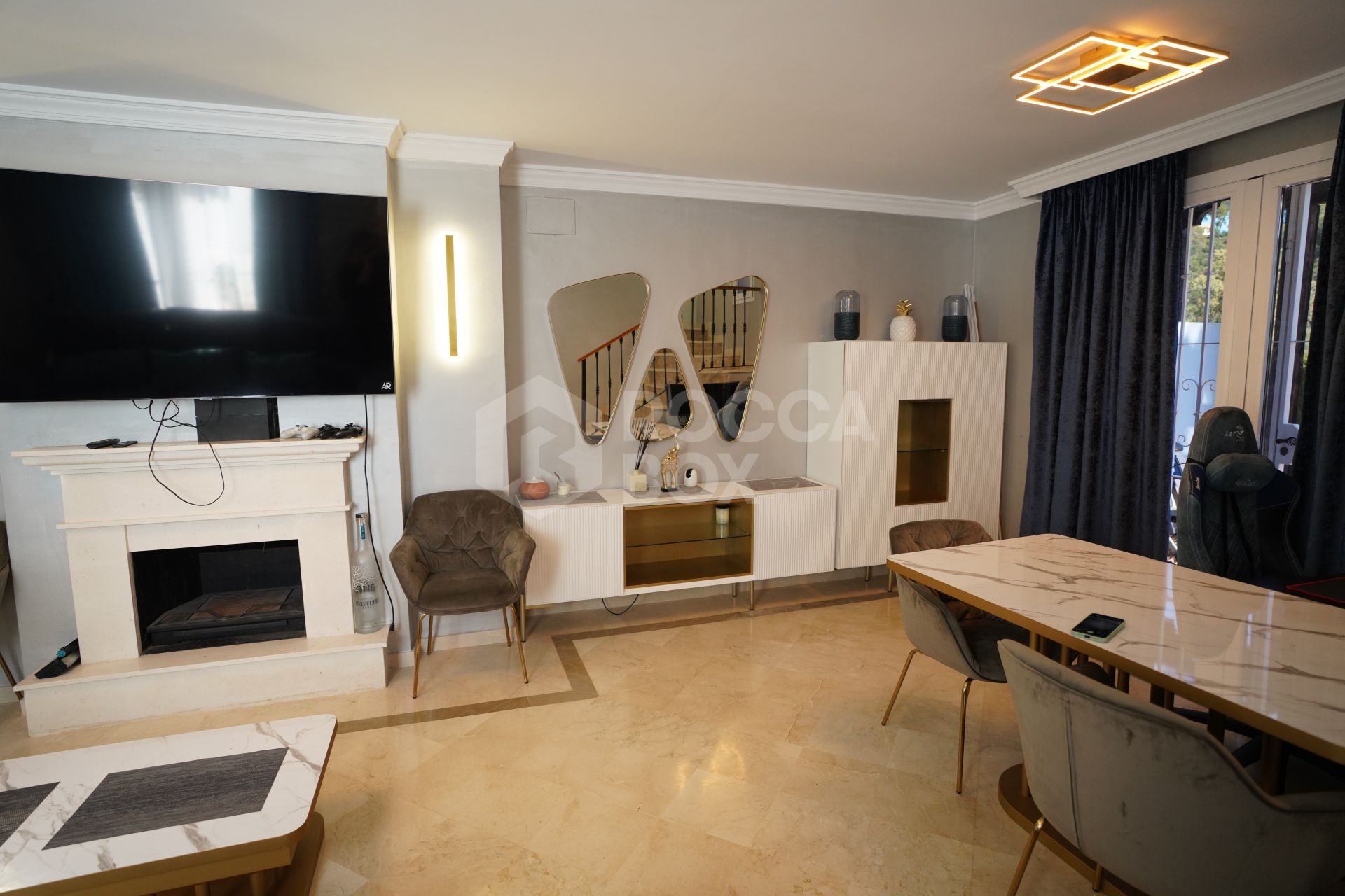 Elegant Townhouse Near Puerto Banús with Terrace, Garage & Pools