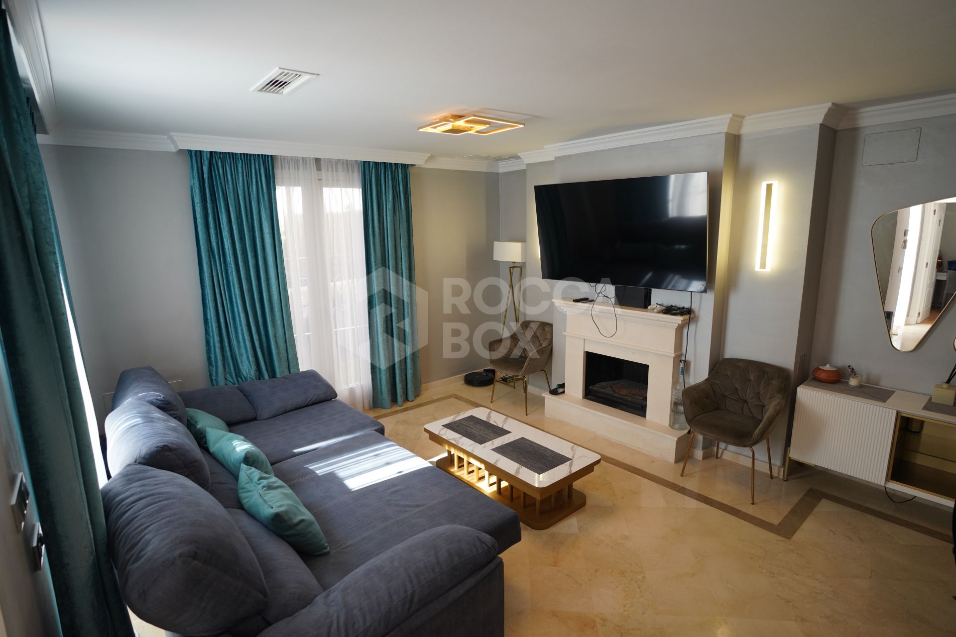 Elegant Townhouse Near Puerto Banús with Terrace, Garage & Pools