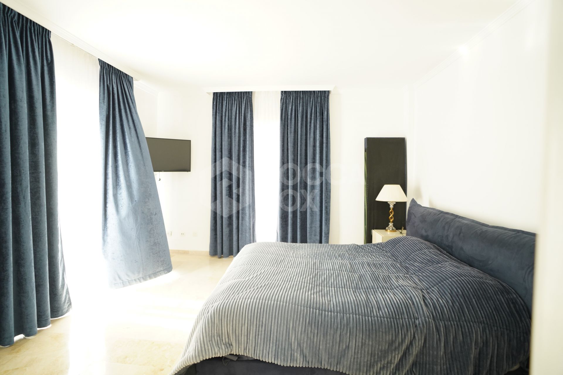 Elegant Townhouse Near Puerto Banús with Terrace, Garage & Pools