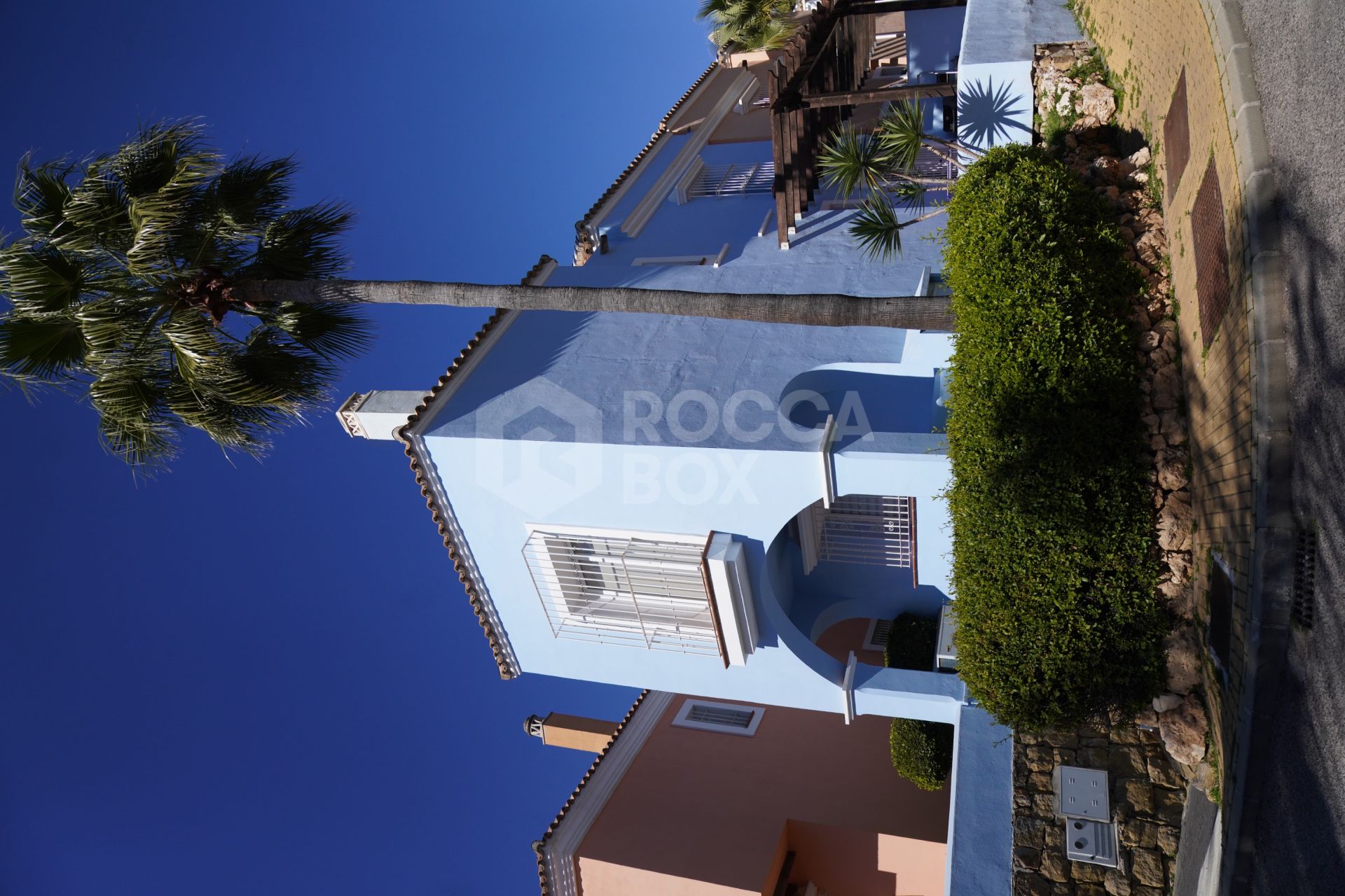 Elegant Townhouse Near Puerto Banús with Terrace, Garage & Pools