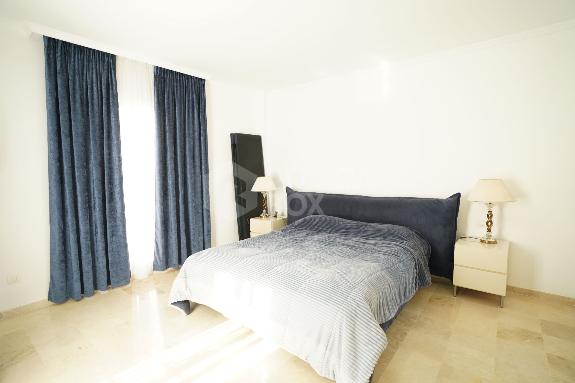 Elegant Townhouse Near Puerto Banús with Terrace, Garage & Pools