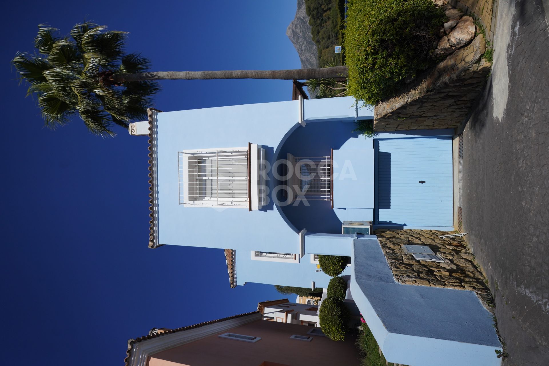 Elegant Townhouse Near Puerto Banús with Terrace, Garage & Pools