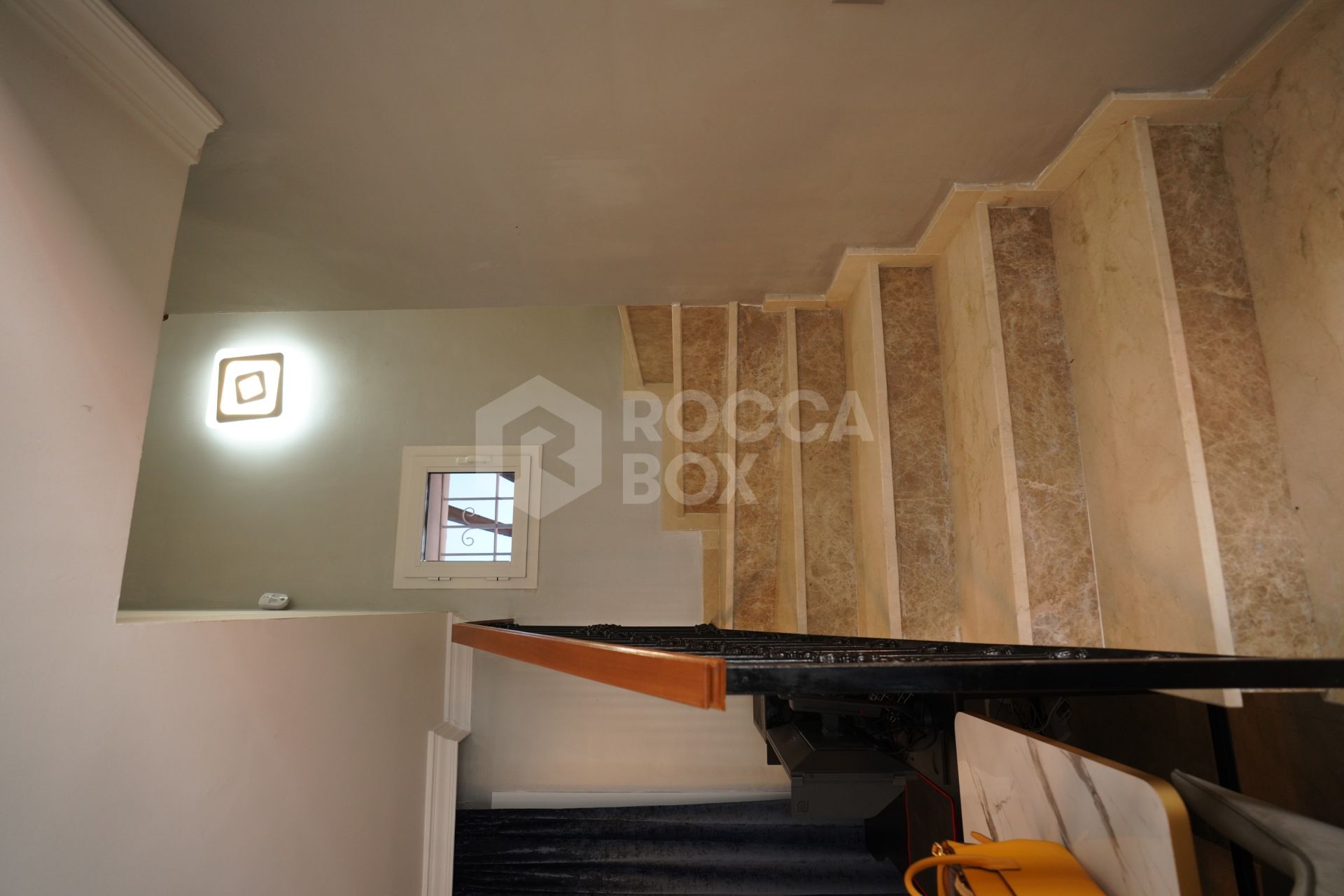 Elegant Townhouse Near Puerto Banús with Terrace, Garage & Pools