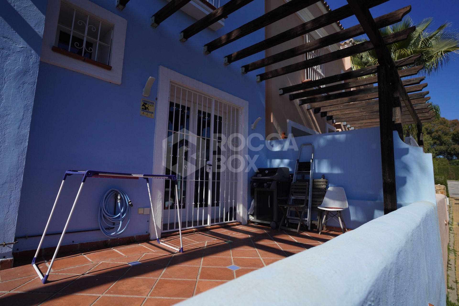 Elegant Townhouse Near Puerto Banús with Terrace, Garage & Pools