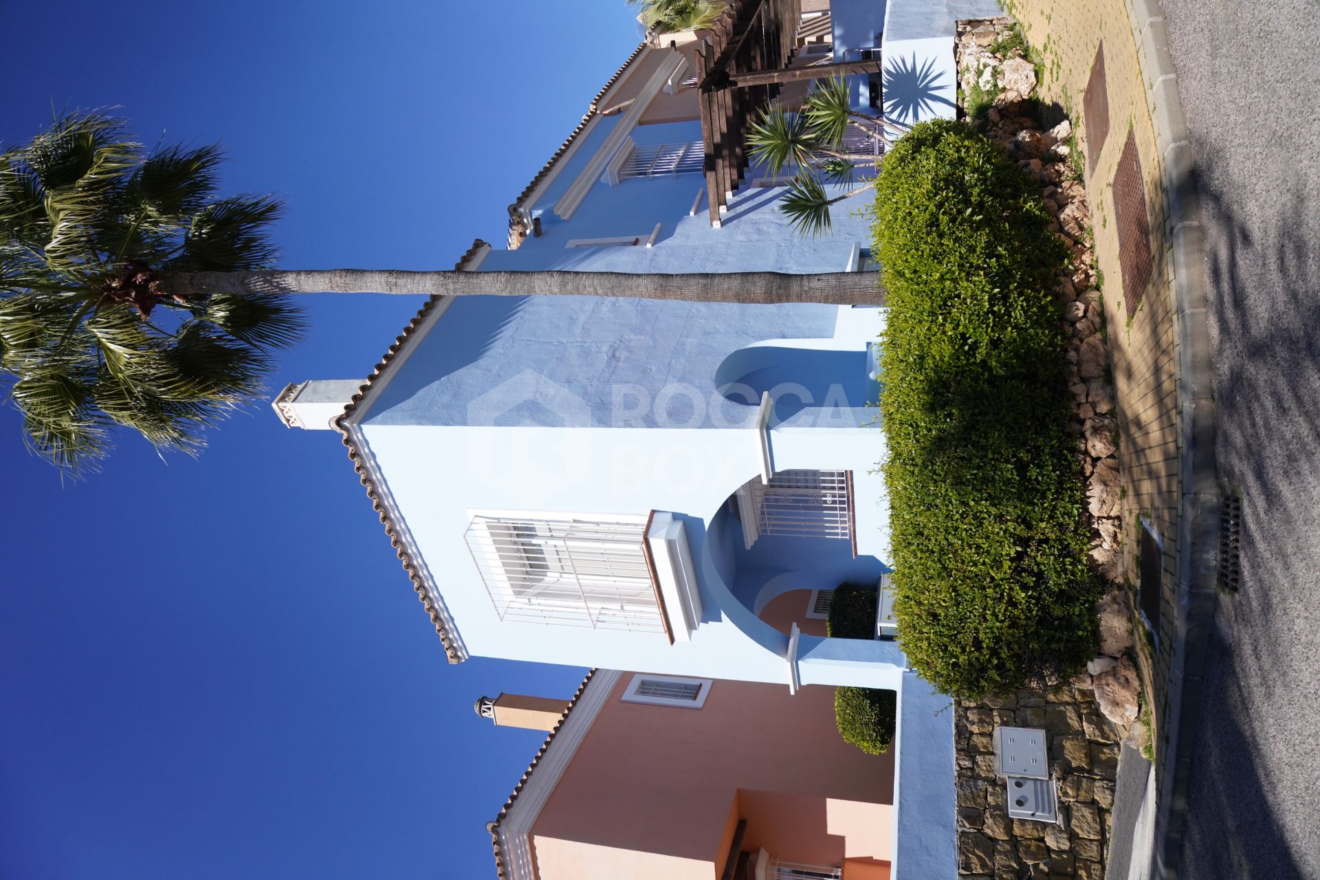 Elegant Townhouse Near Puerto Banús with Terrace, Garage & Pools